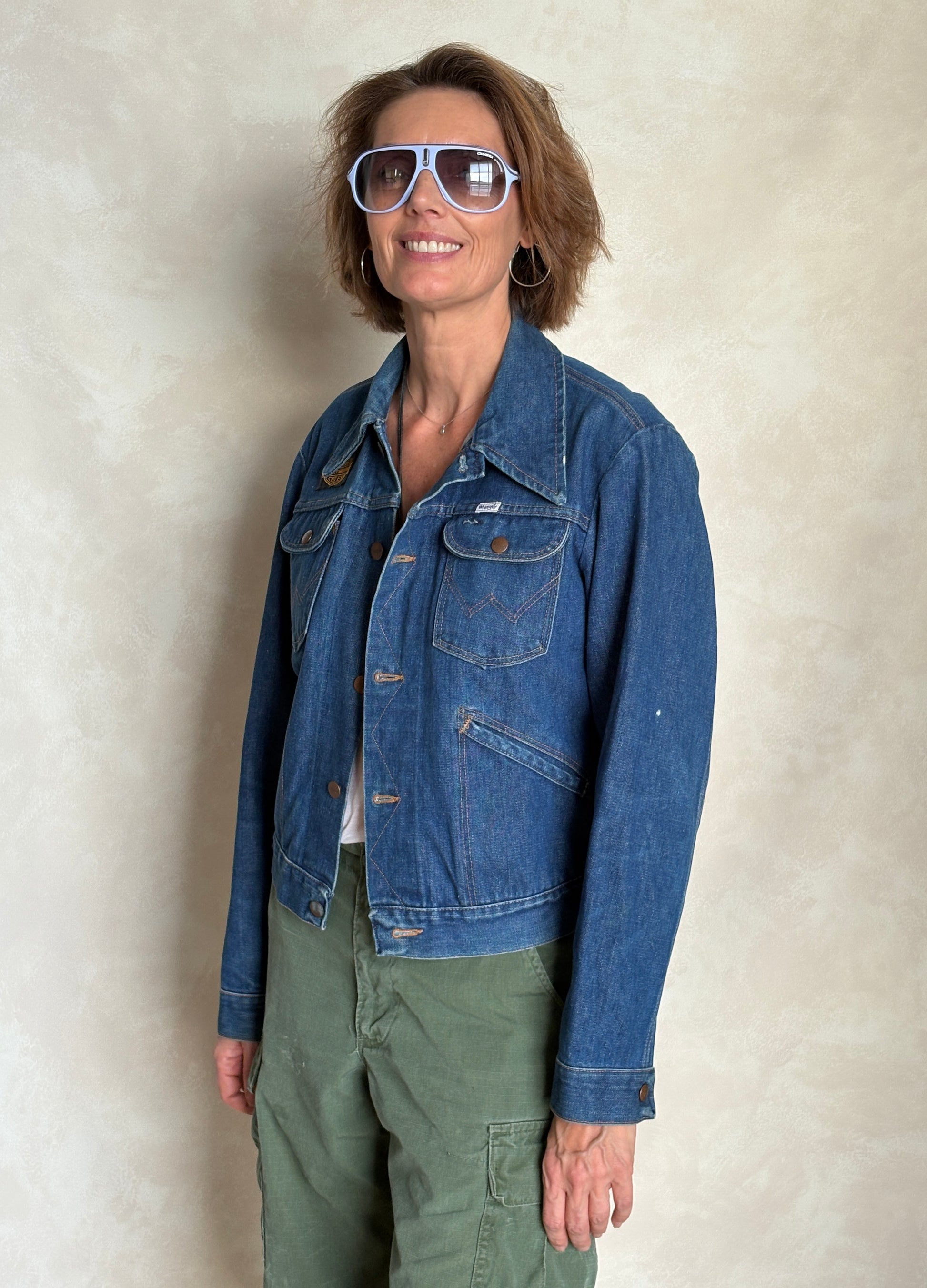 Size 36US / 46EU . Vintage 80s Wrangler Denim Jacket – 4 Pockets – Made in USA -Harley patch- - USA Vintage Bcn