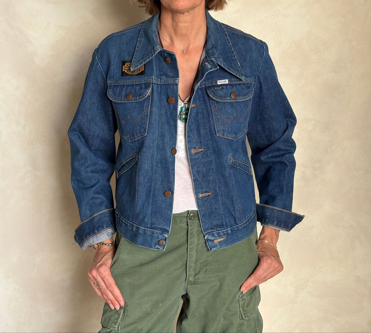 Size 36US / 46EU . Vintage 80s Wrangler Denim Jacket – 4 Pockets – Made in USA -Harley patch-AJ357 Studio