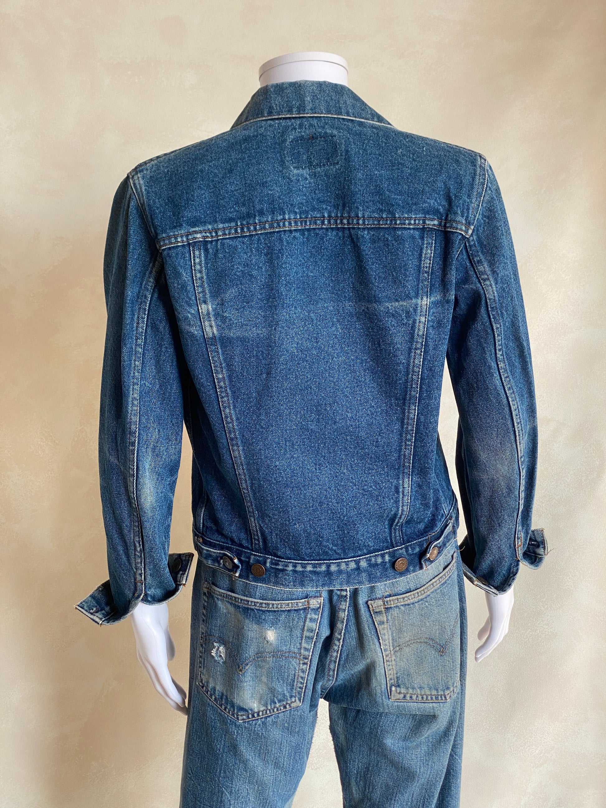 Size 34US / 44EU . Vintage 80s Levis 2 pockets jacket Made in France - USA Vintage Bcn