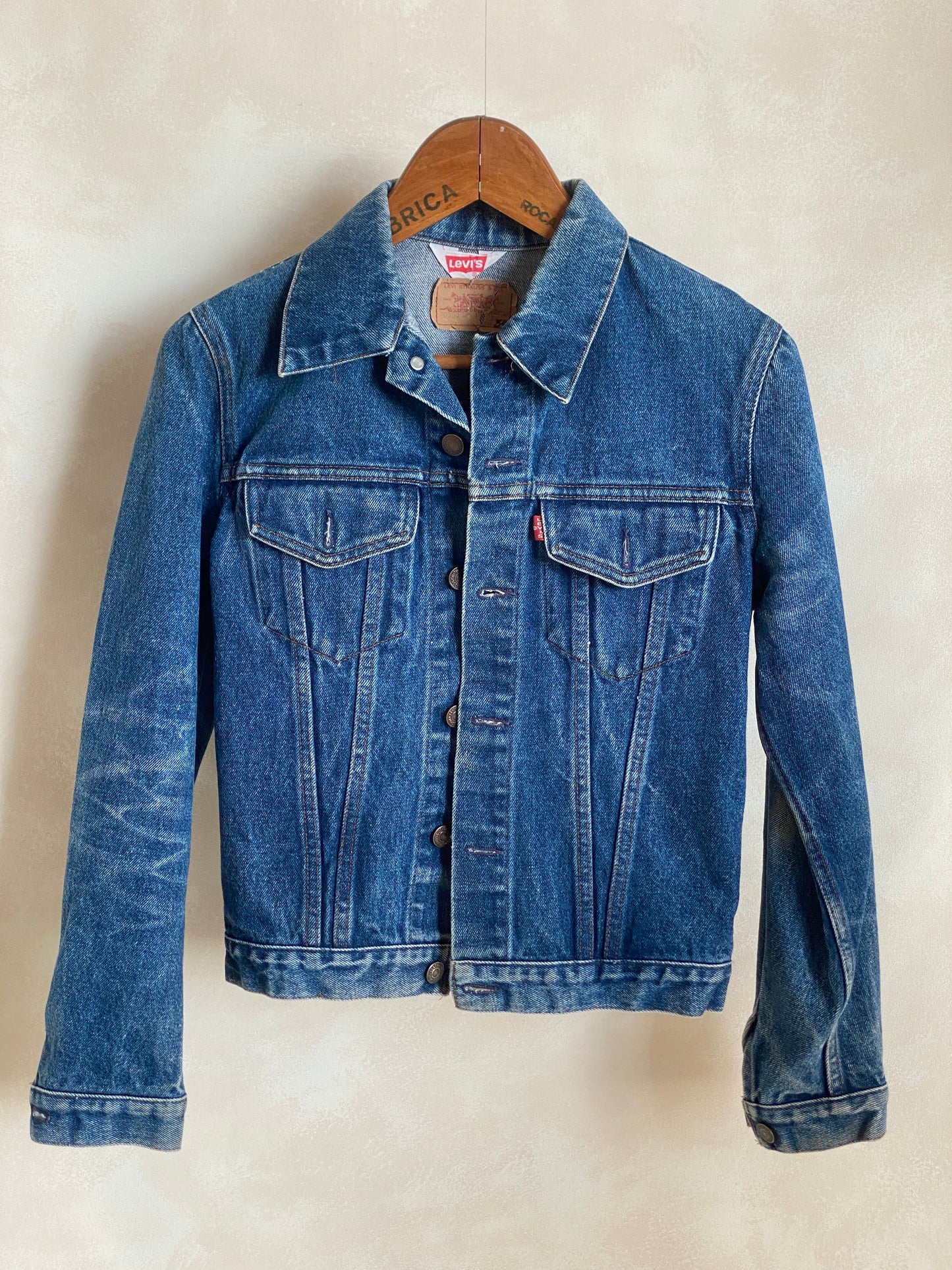 Size 34US / 44EU . Vintage 80s Levis 2 pockets jacket Made in France - USA Vintage Bcn