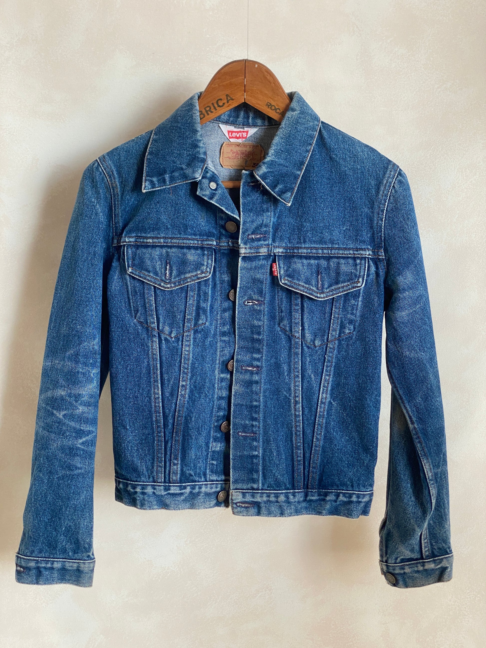 Size 34US / 44EU . Vintage 80s Levis 2 pockets jacket Made in France - USA Vintage Bcn