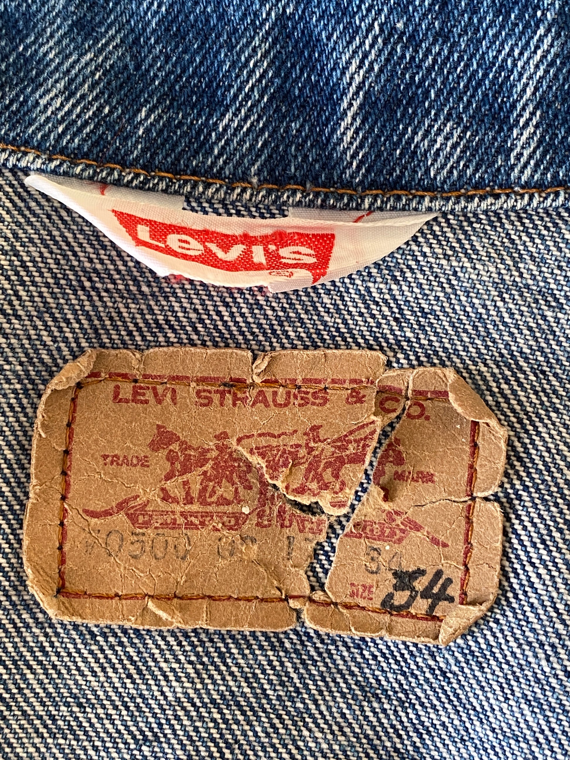 Size 34US / 44EU . Vintage 80s Levis 2 pockets jacket Made in France - USA Vintage Bcn