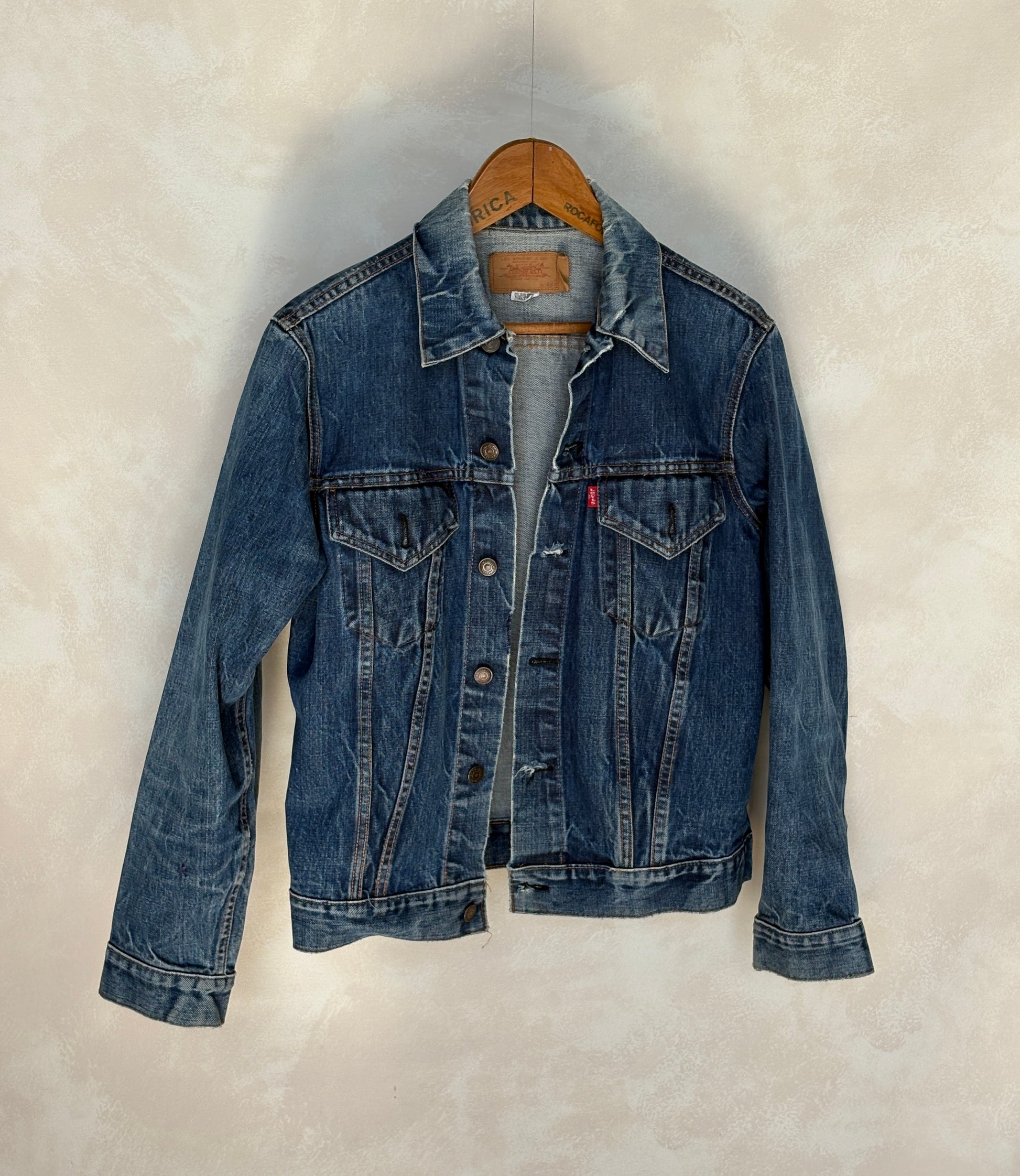Size 40US / 50EU. Vintage Early 70s 2 pocket Levi’s Denim Jacket 70505 – Single Stitch, Made in USA - USA Vintage Bcn