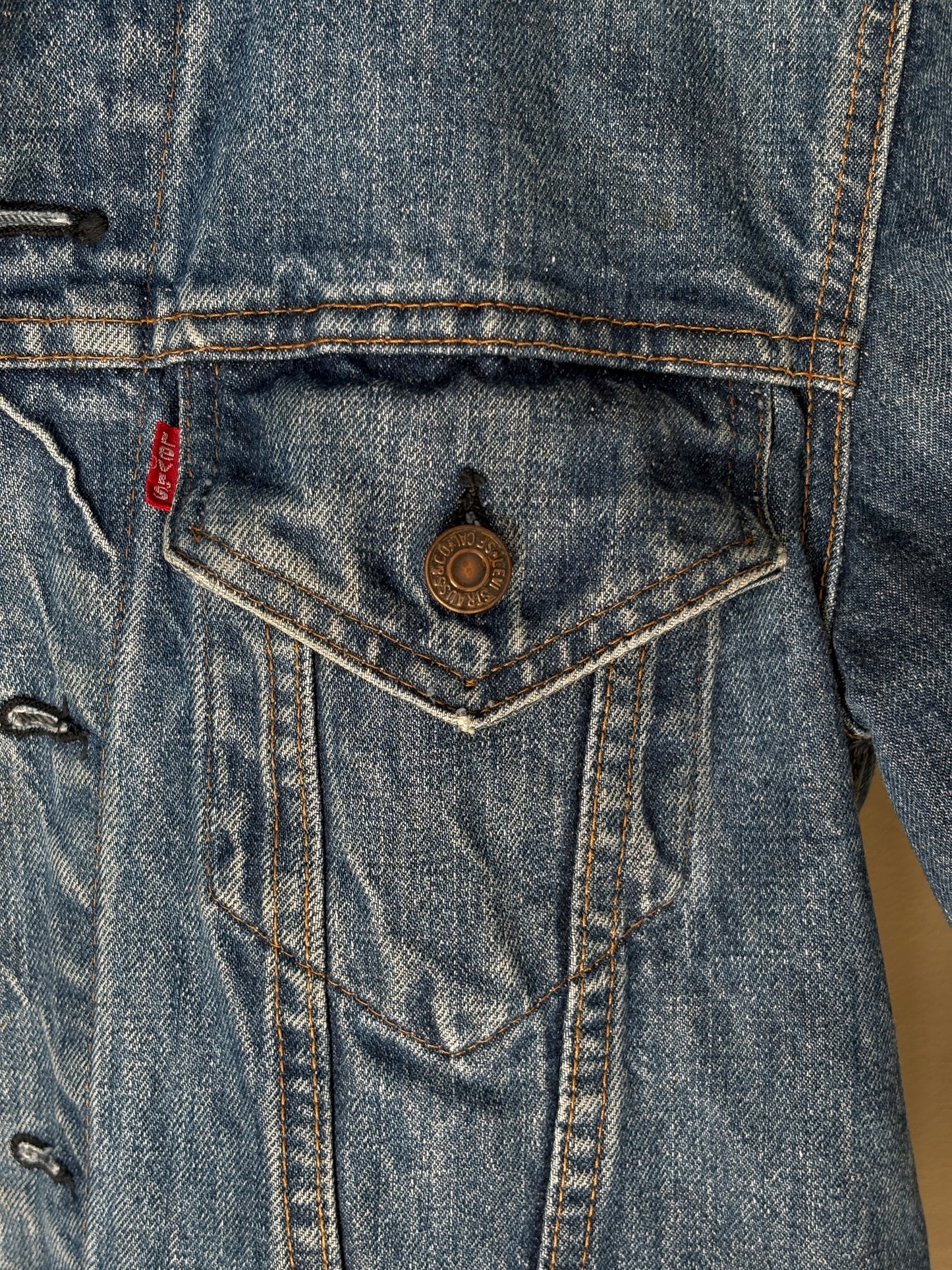 Size 40US Short / 50EU. Vintage Early 70s 2 pocket Levi’s Denim Jacket 70505 – Single Stitch, Made in USA - USA Vintage Bcn