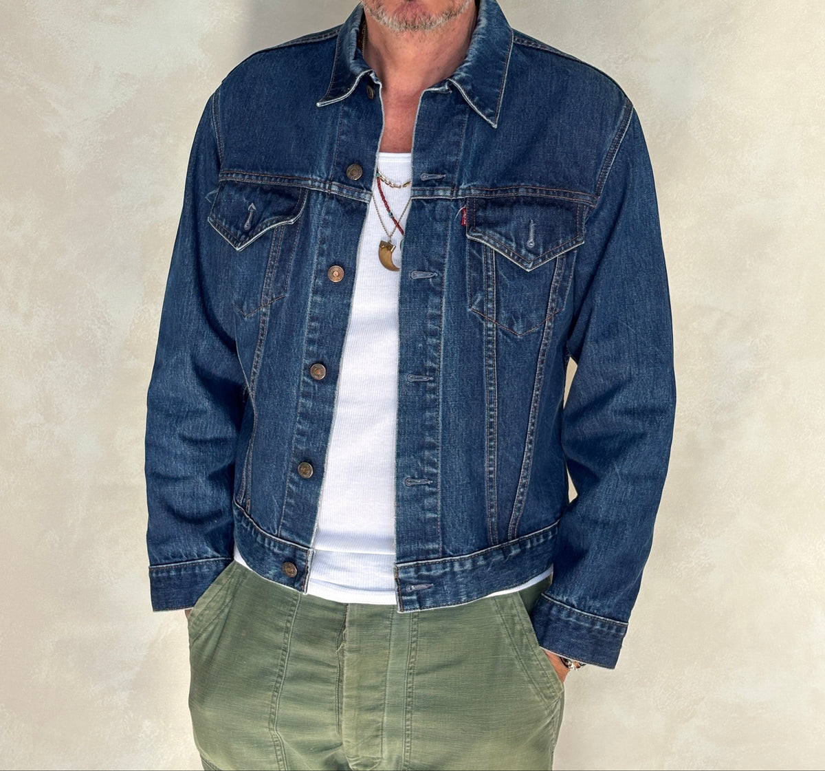 Size 40US / 50EU. Vintage Early 70s 2 pocket Levi’s Denim Jacket 70505 – Single Stitch Made in MACAU-AJ357 Studio