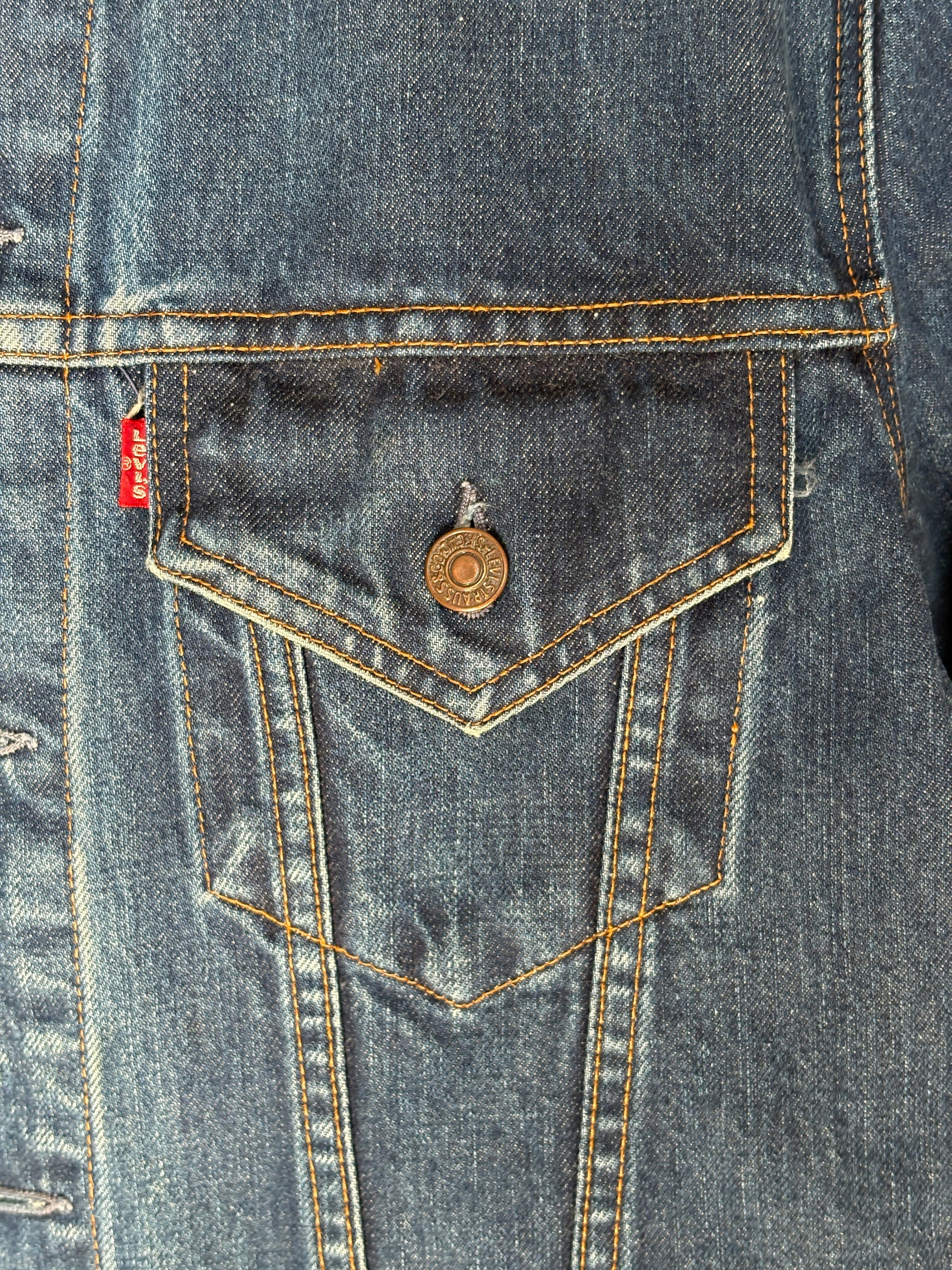 Size 40US / 50EU. Vintage Early 70s 2 pocket Levi’s Denim Jacket 70505 – Single Stitch, Made in MACAU - USA Vintage Bcn