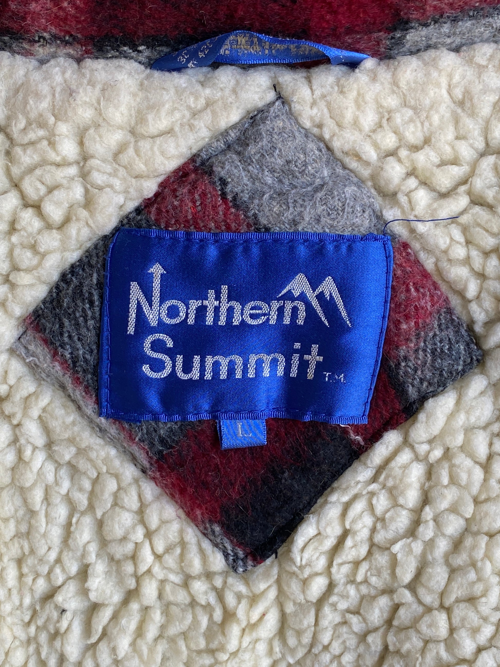 Large. Heavy plaid zipper jacket made by Northern Summit - USA Vintage Bcn