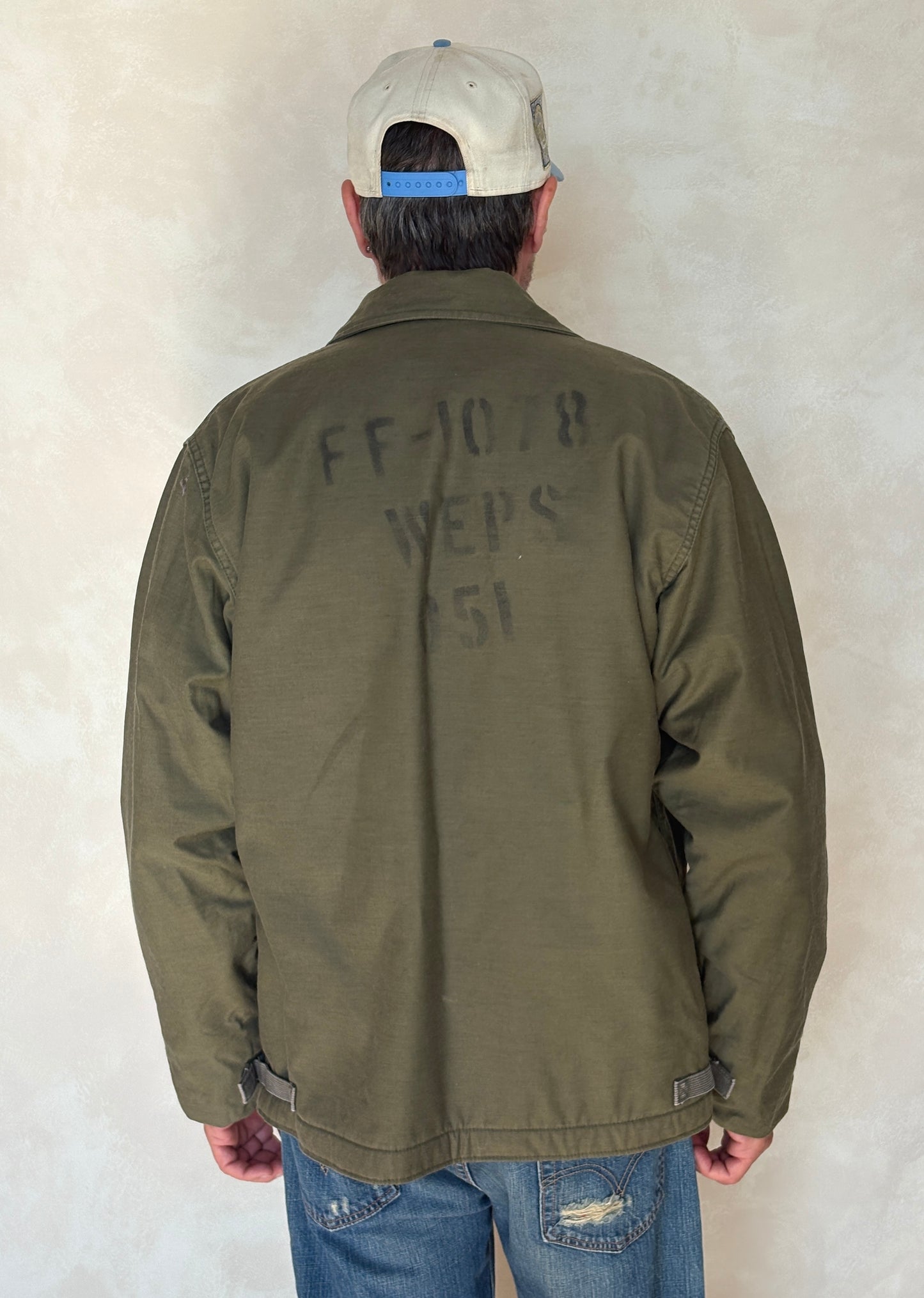 Large . Authentic 1985 USN A-2 deck jacket US Navy - USA Vintage Bcn