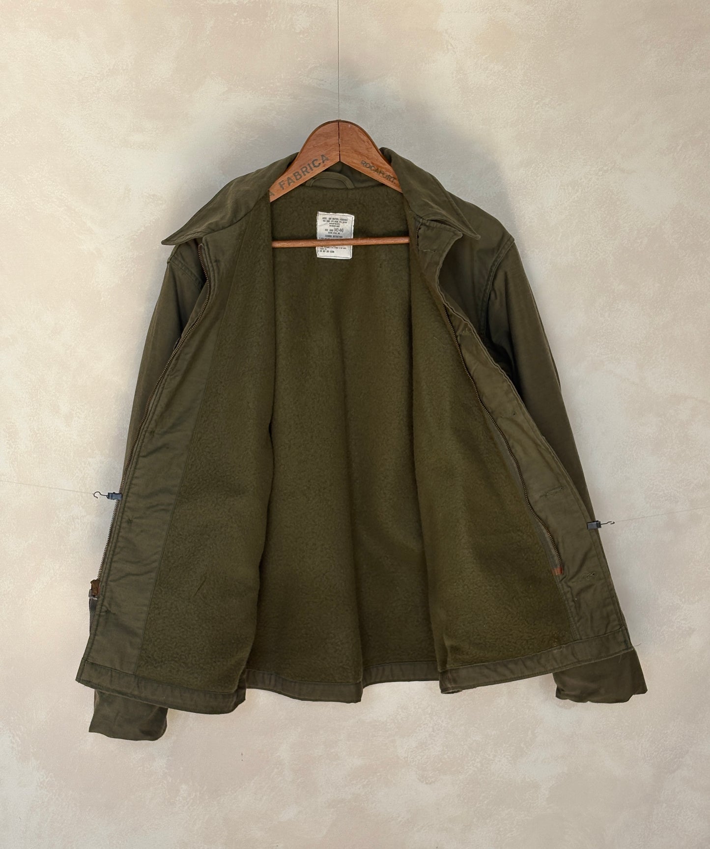 Large . Authentic 1985 USN A-2 deck jacket US Navy - USA Vintage Bcn