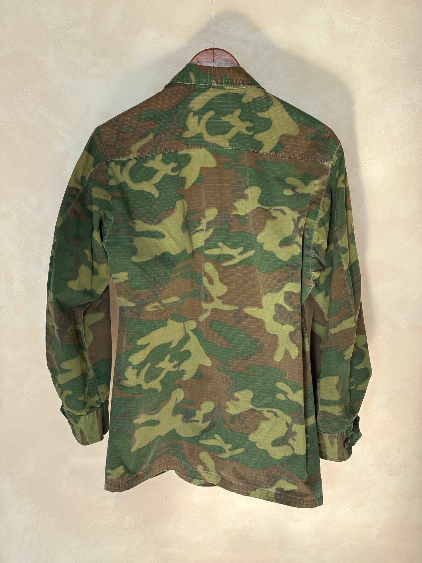 Small Reg. Authentic USMC 1969 US Army vintage Erld camouflage Vietnam jungle jacket. Military - USA Vintage Bcn