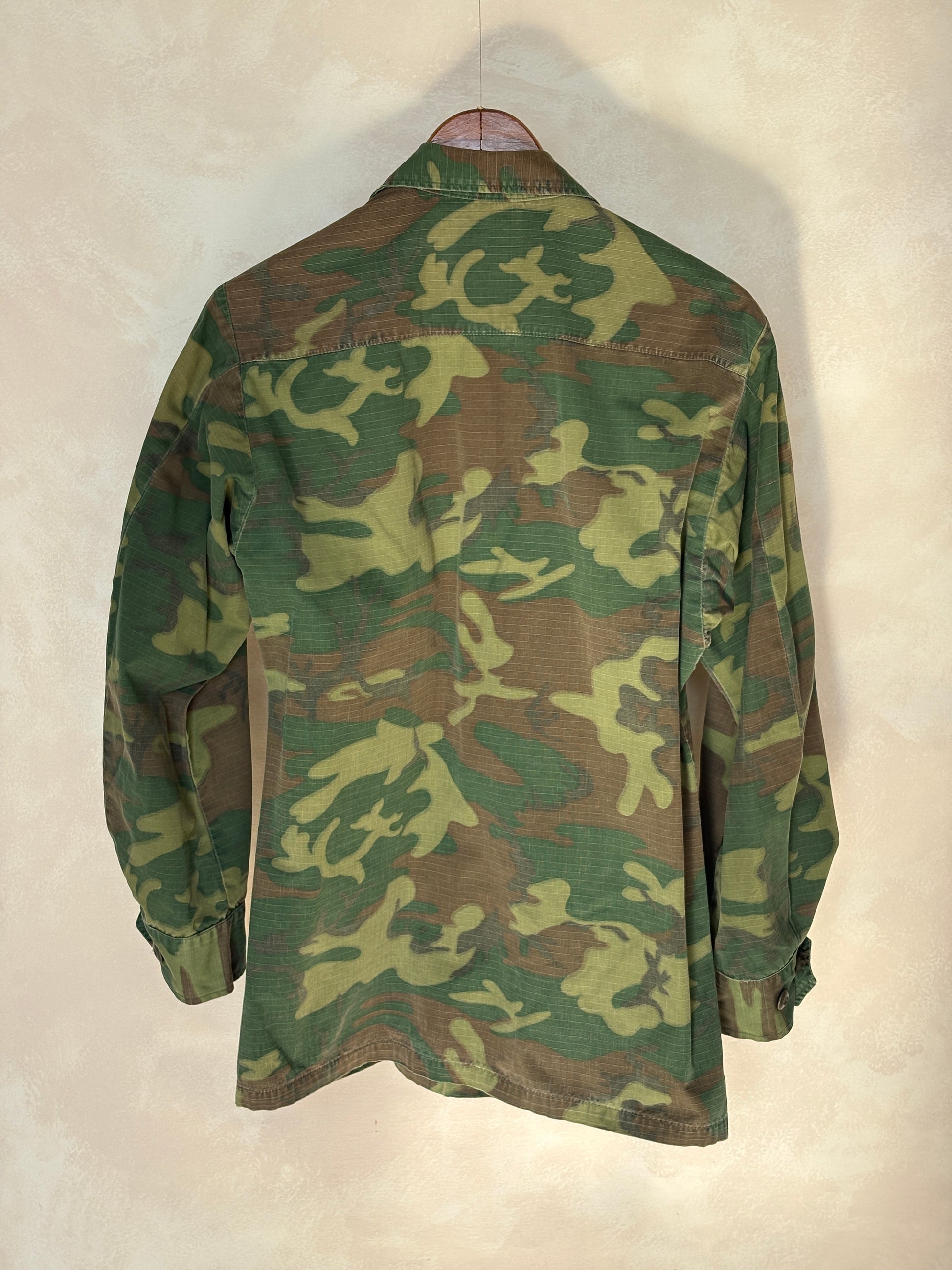 Small Reg. Authentic USMC 1969 US Army vintage Erld camouflage Vietnam jungle jacket. Military - USA Vintage Bcn