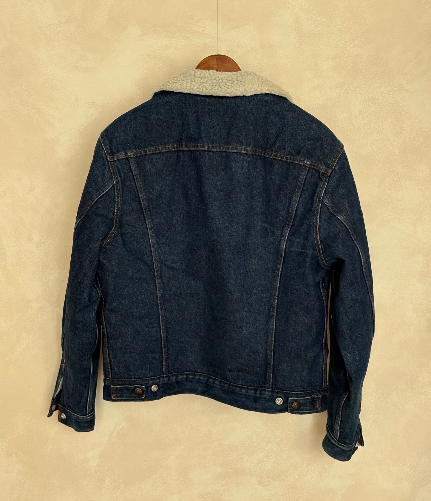 Size 42US/52EU. 4 pockets Vintage 80s Levis fleece Jacket Made in USA.