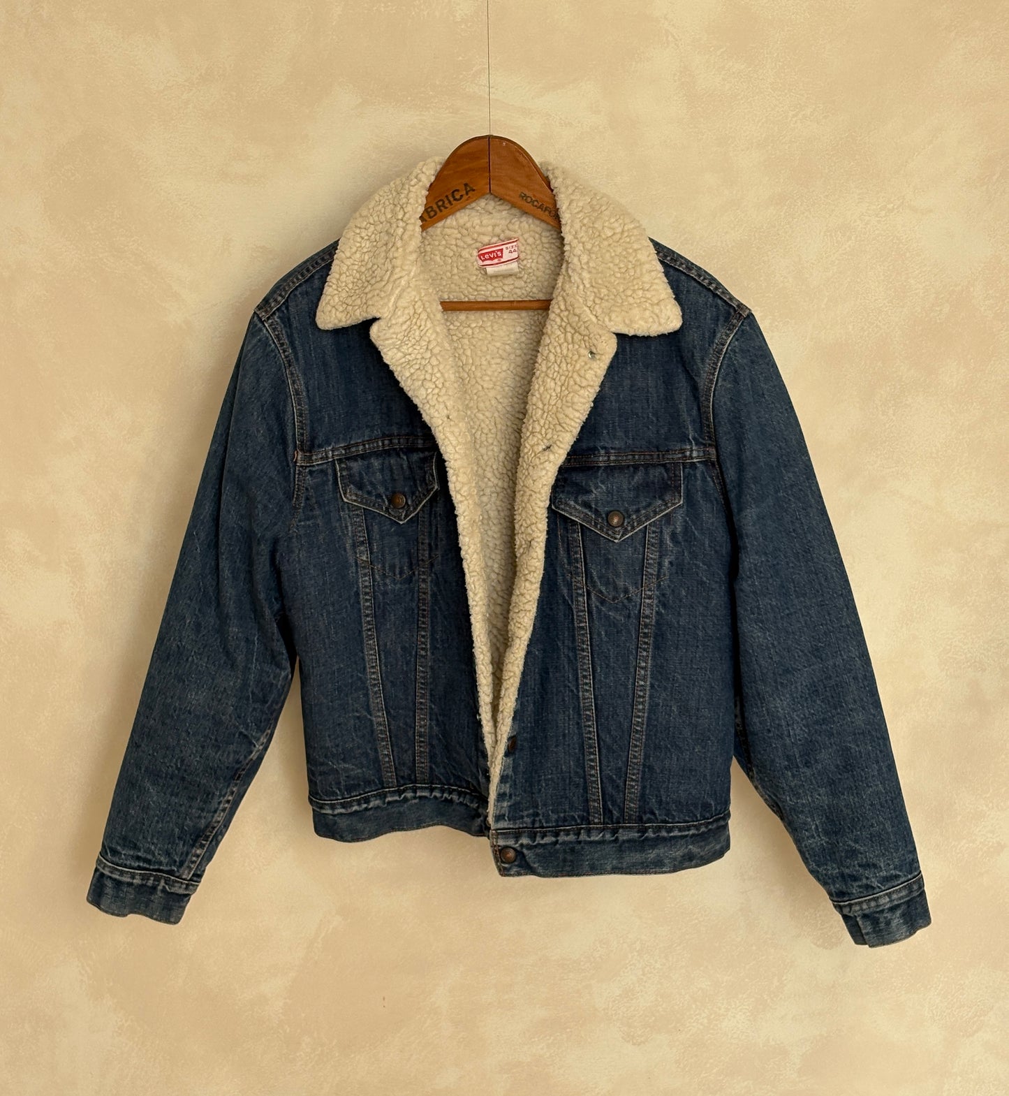 Size 44US / 54EU. 2 pockets Vintage Levis fleece-sherpa Jacket Made in USA.