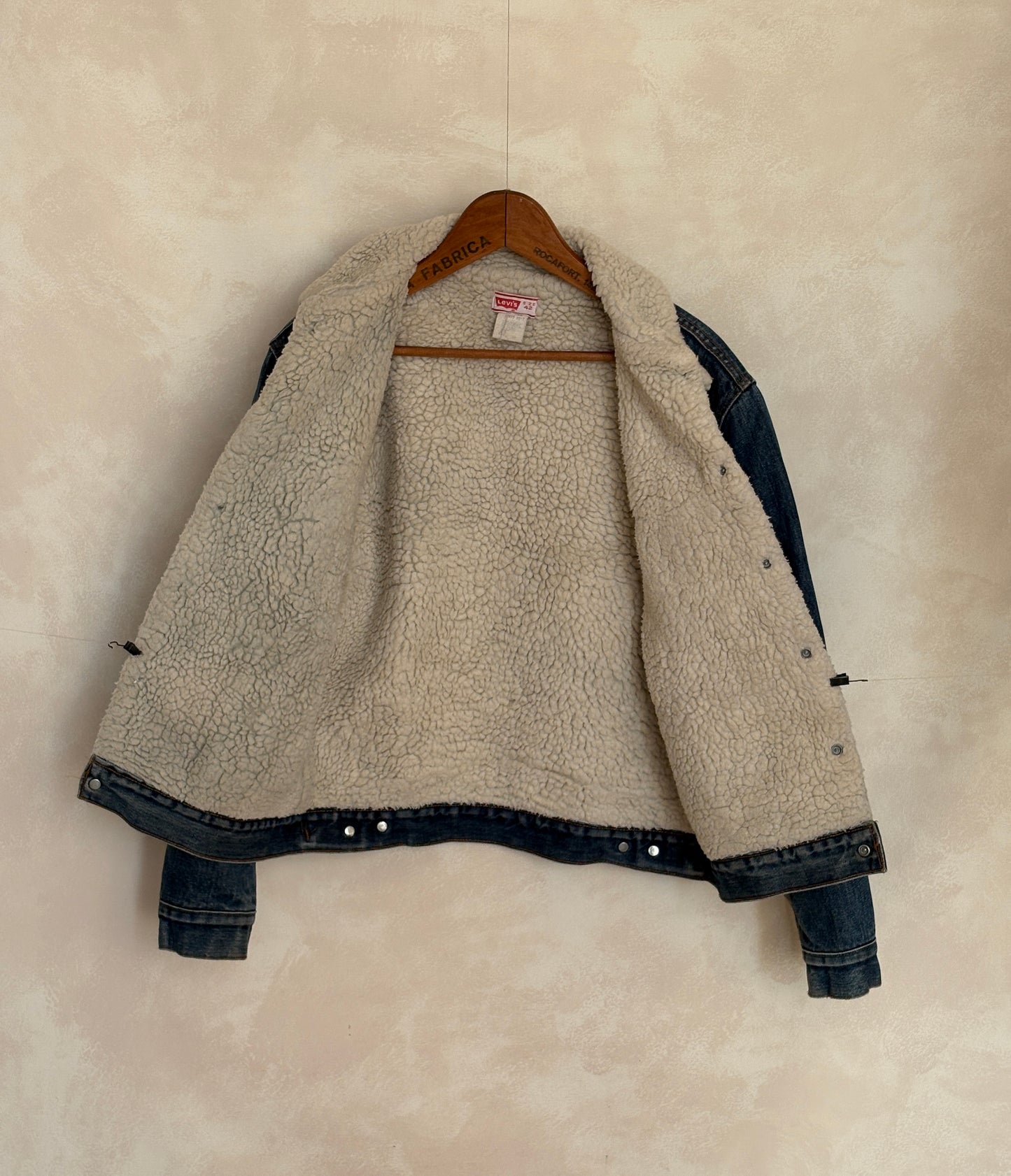 Size 42US / 52EU. 2 pockets Vintage Levis fleece Jacket Made in USA.