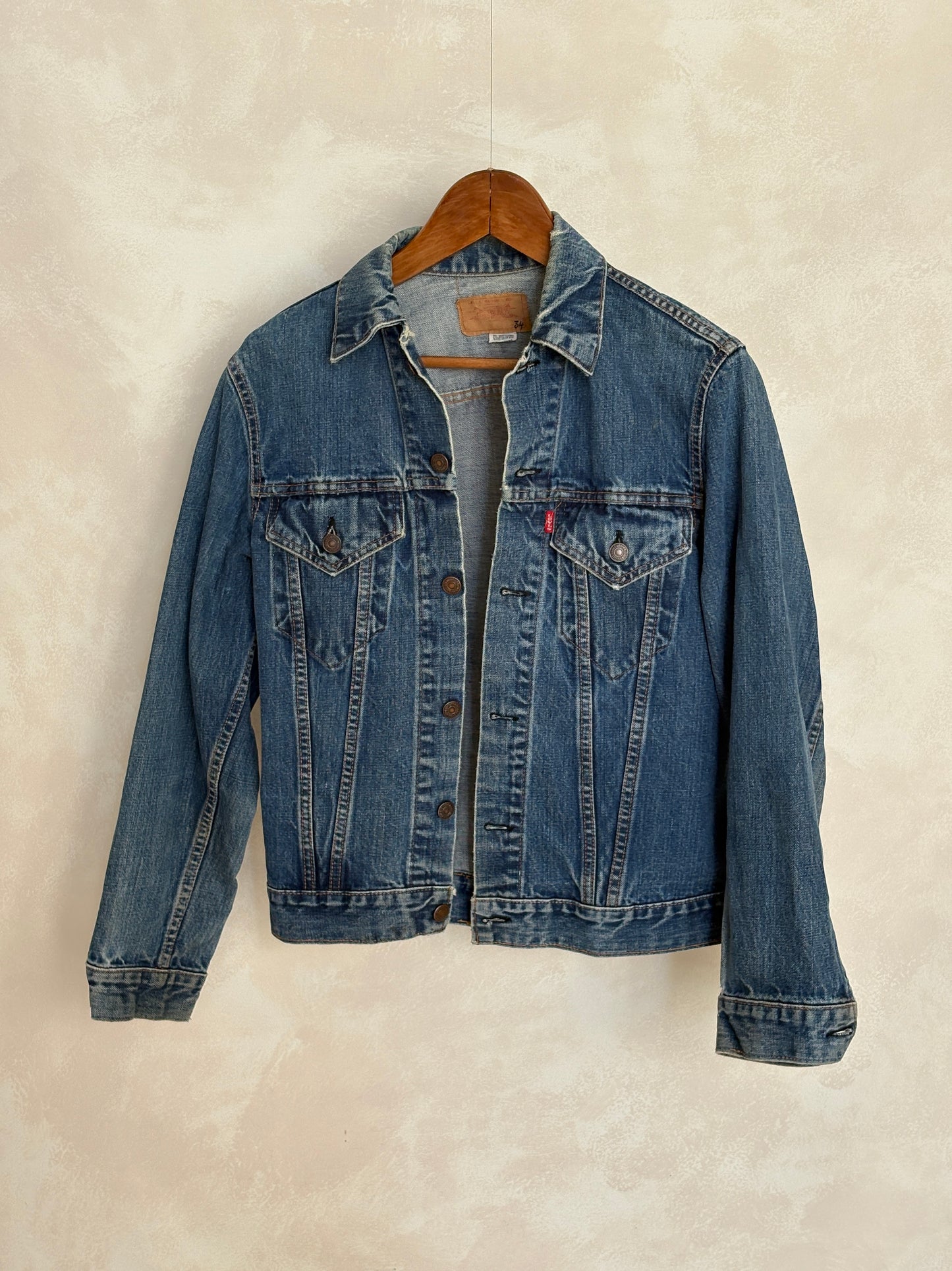 Size 36US / 46EU  . Vintage Early 70s 2 pocket Levi’s Denim Jacket 70505 – Single Stitch, Made in USA