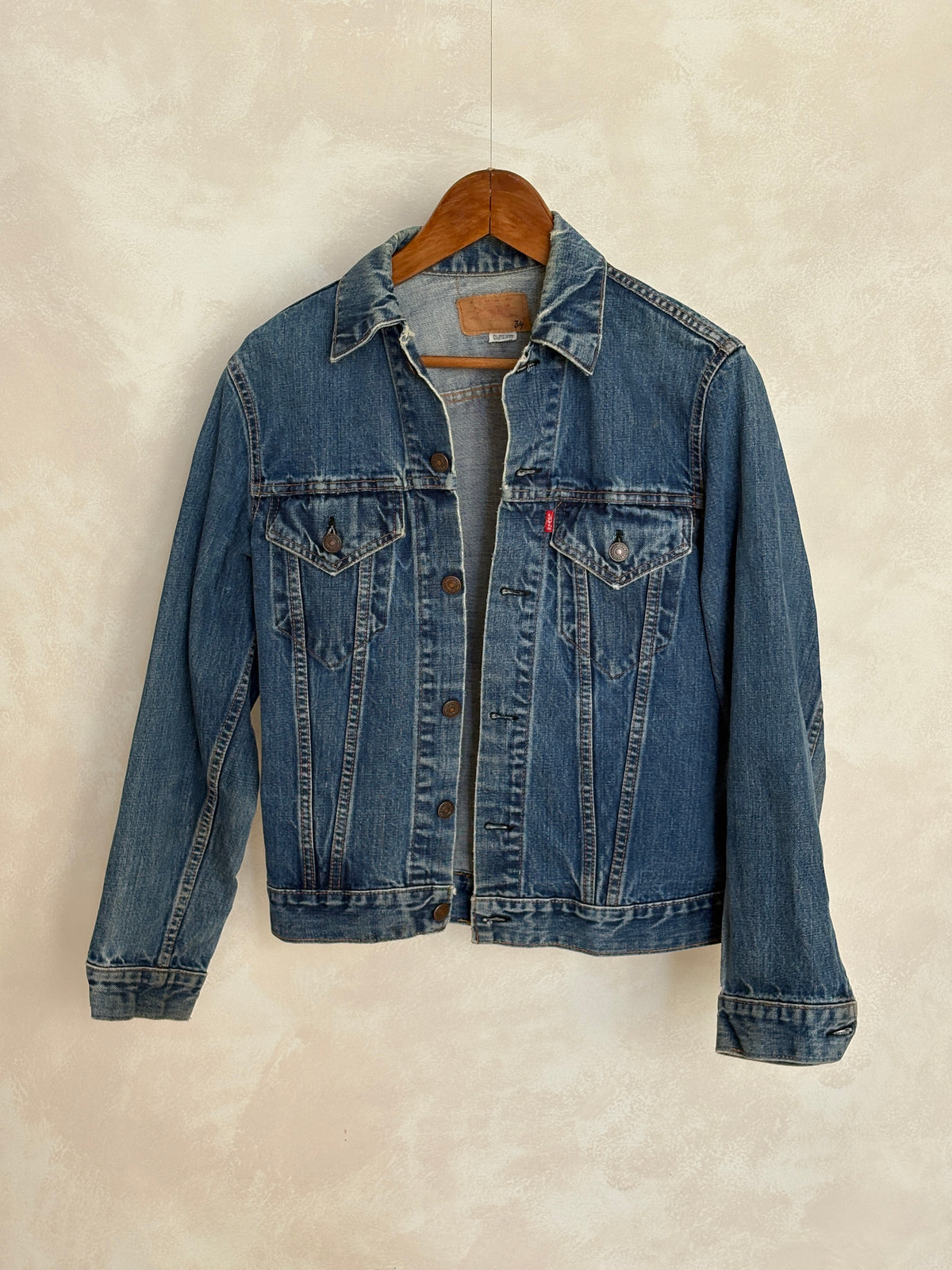 Size 36US / 46EU . Vintage Early 70s 2 pocket Levi’s Denim Jacket 70505 – Single Stitch, Made in USA-AJ357 Studio