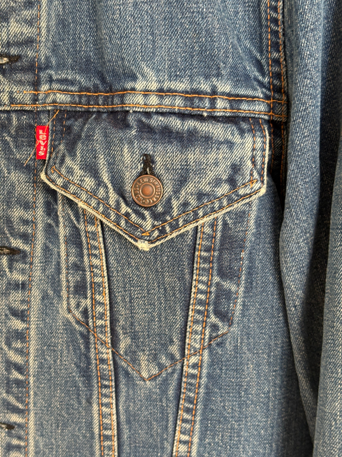 Size 36US / 46EU . Vintage Early 70s 2 pocket Levi’s Denim Jacket 70505 – Single Stitch, Made in USA-AJ357 Studio