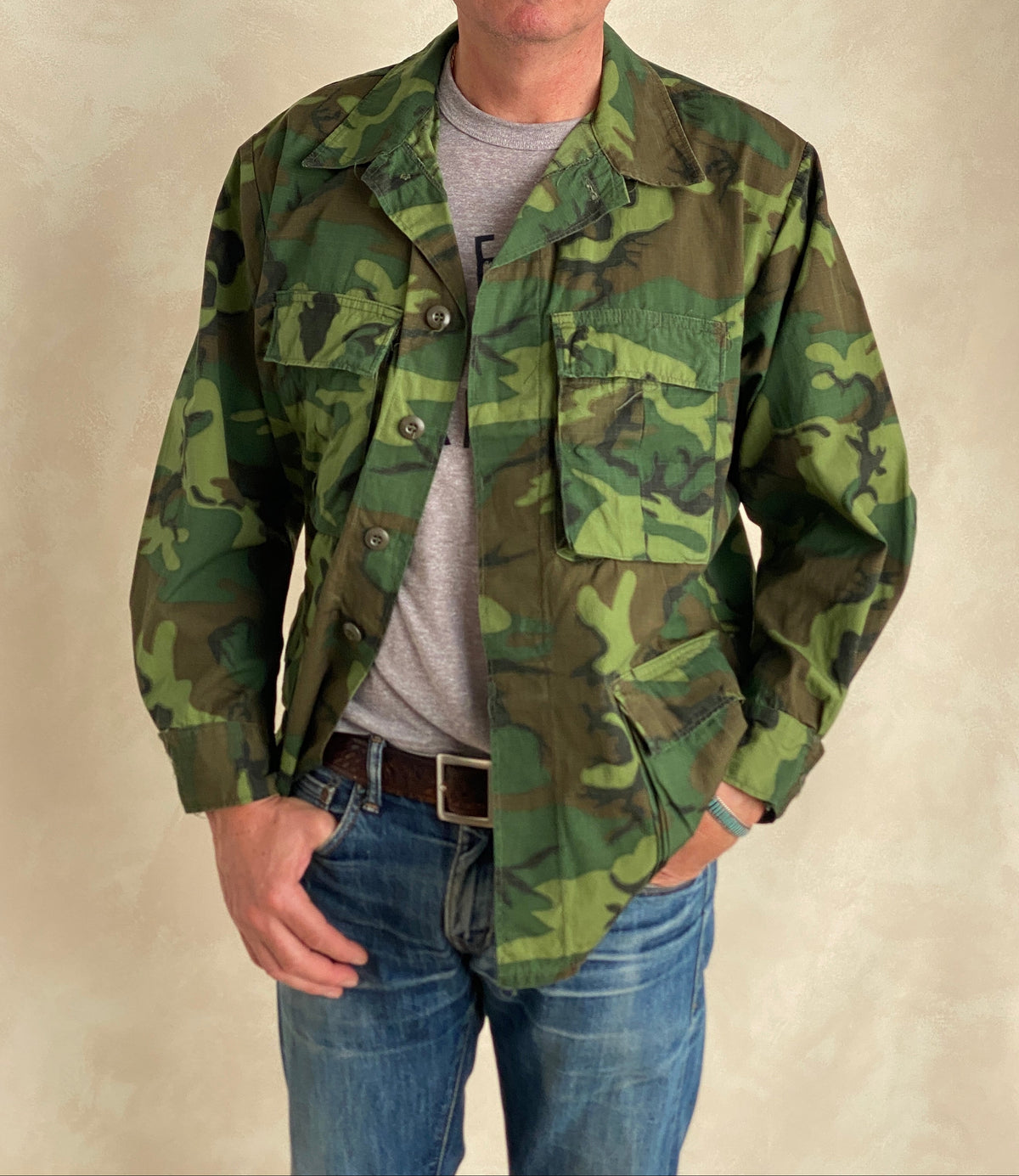 Med Short. Authentic 1977 US Army vintage Erld camouflage jungle jacket.-AJ357 Studio