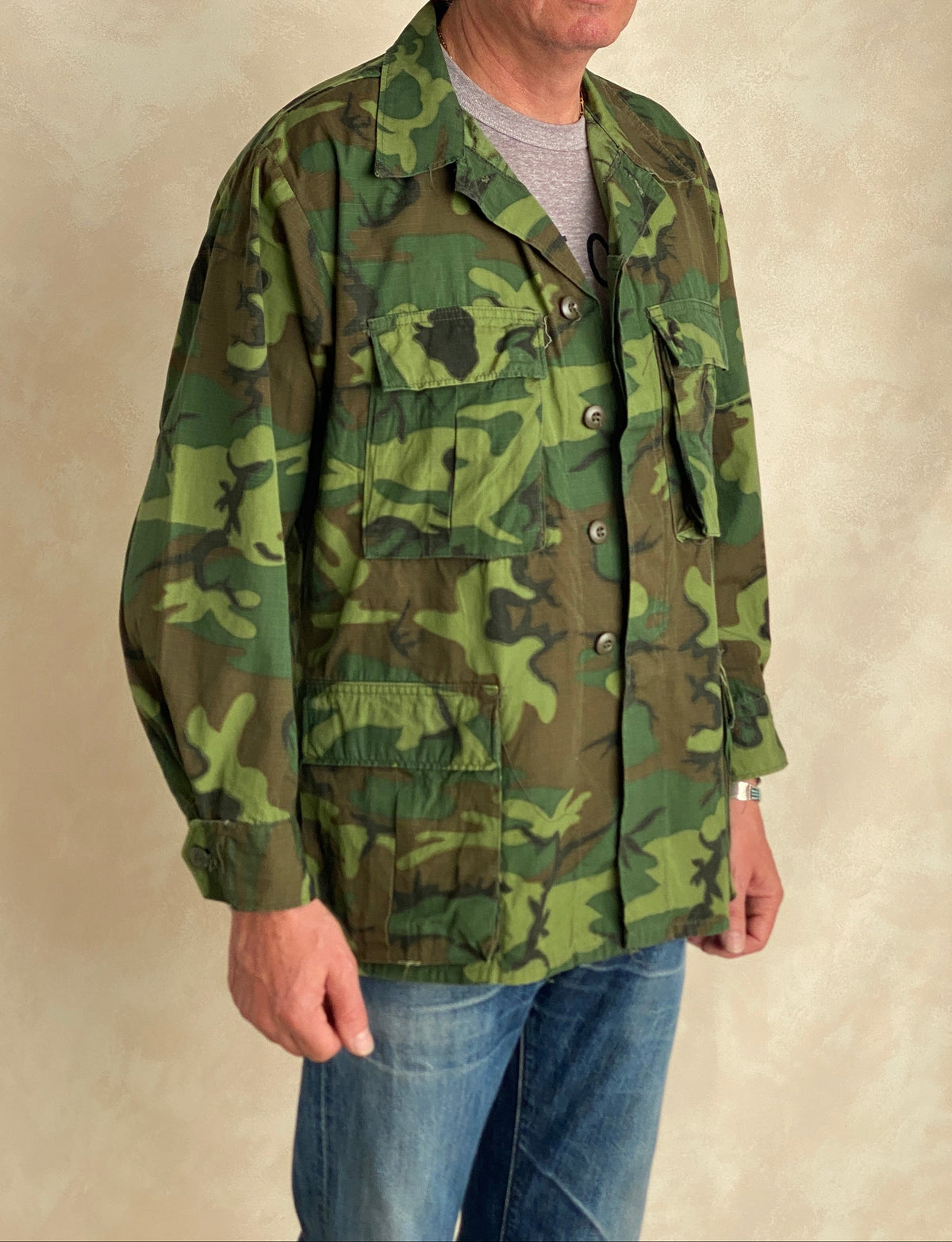 Med Short. Authentic 1977 US Army vintage Erld camouflage jungle jacket.-AJ357 Studio