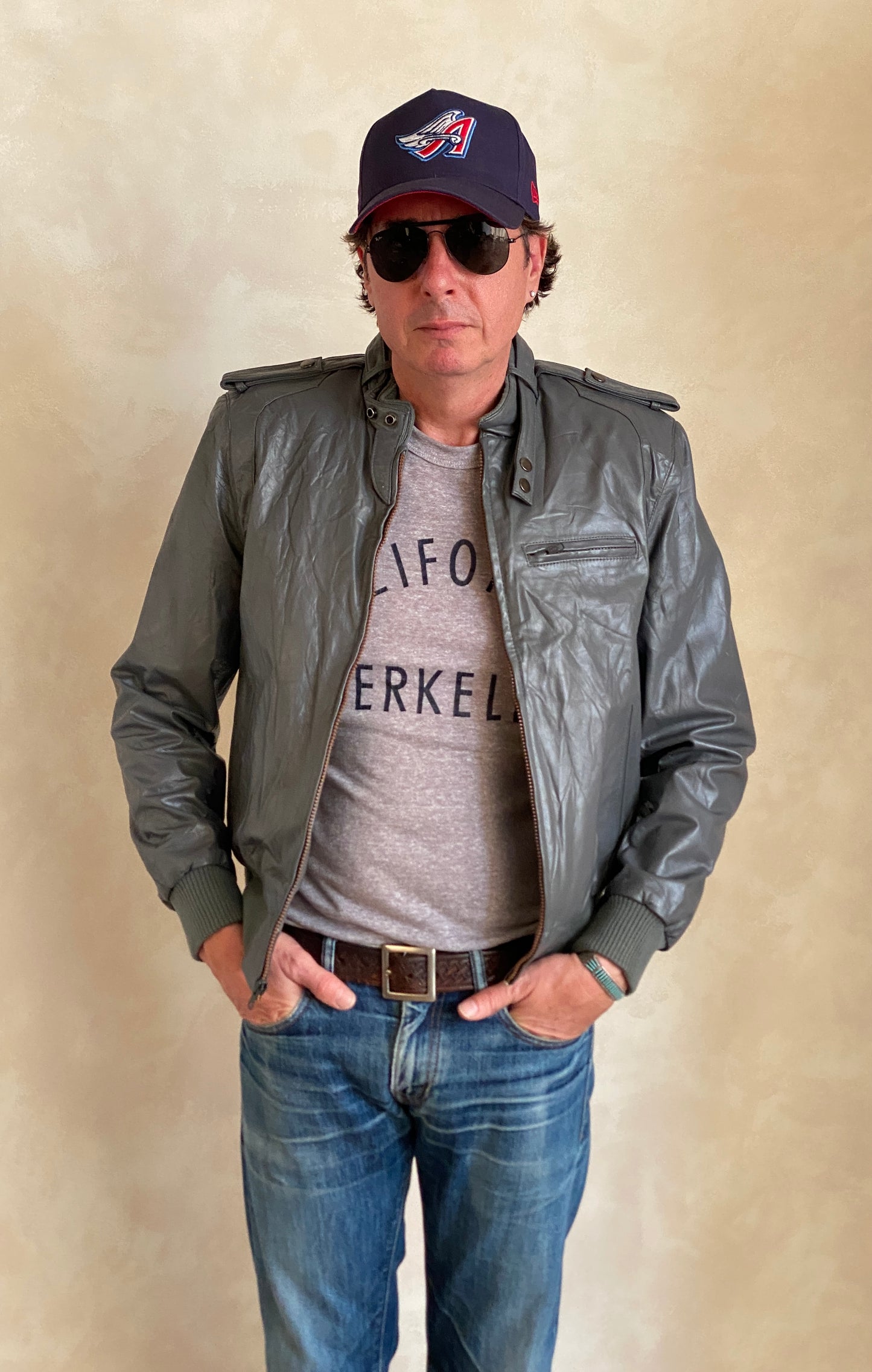 Size 38 US (48 EU) Vintage 80s  leather  jacket with removable lining
