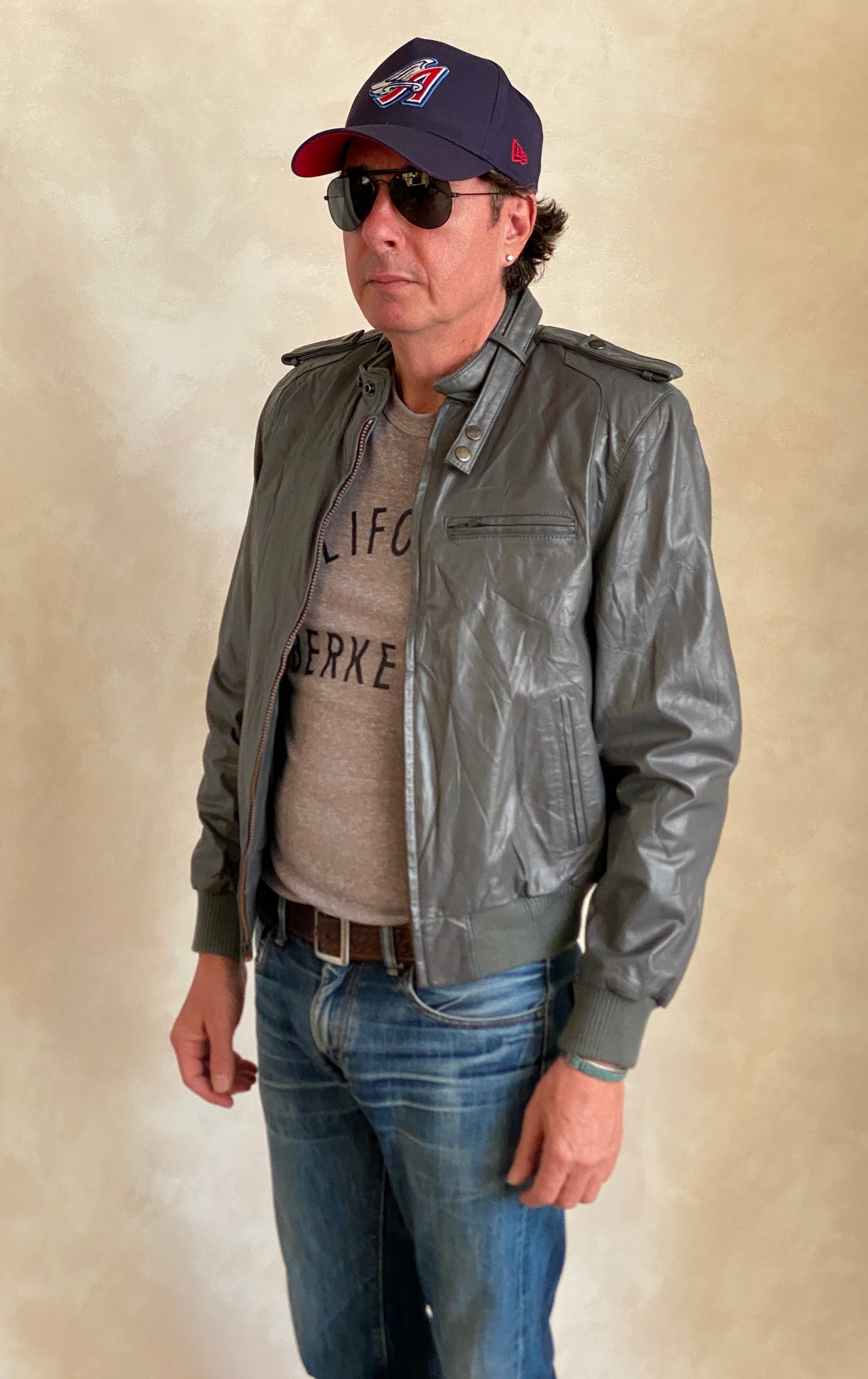 Size 38 US (48 EU) Vintage 80s  leather  jacket with removable lining