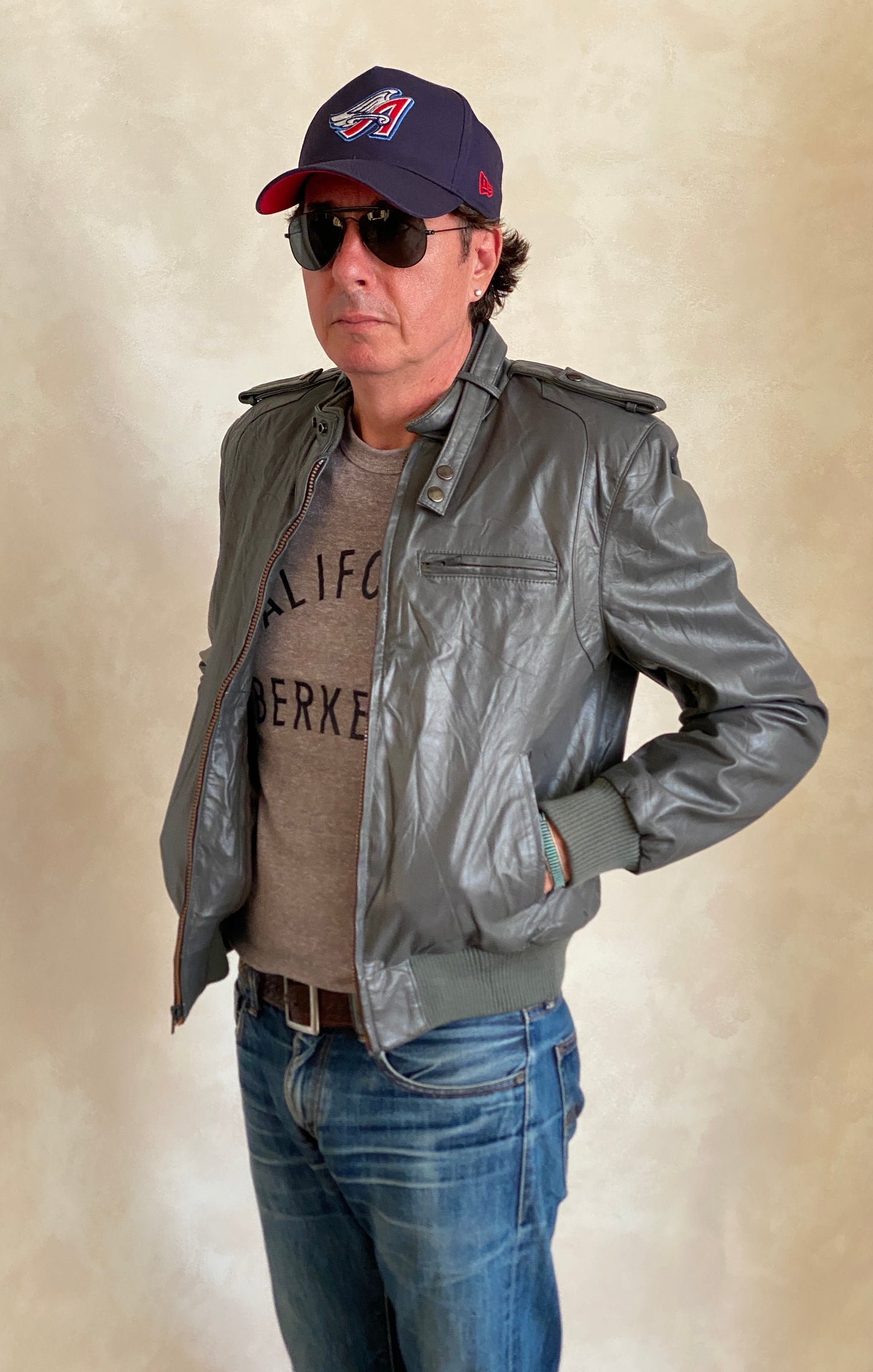 Size 38 US (48 EU) Vintage 80s  leather  jacket with removable lining