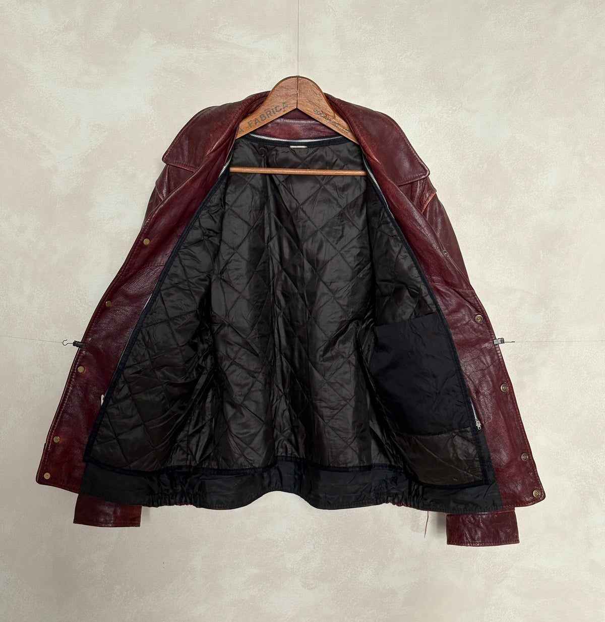 Size 44US / 54EU Vintage University of Ottawa Varsity Jacket — Maroon Leather Bomber — Canadian College Jacket 1970s-AJ357 Studio