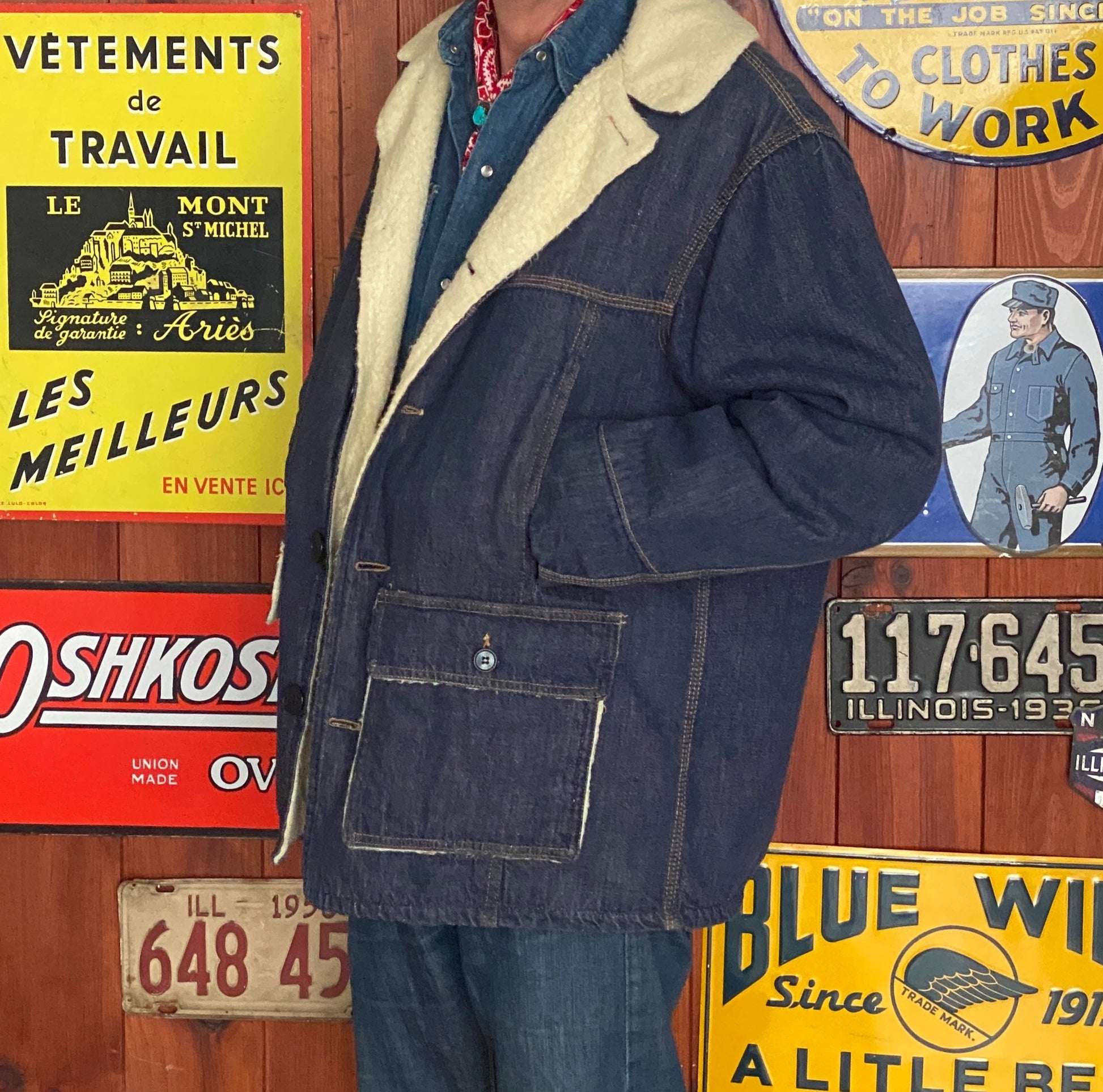 Vintage 1970s Carhartt work jacket with faux sherpa lining, size 46US / 56EU.
