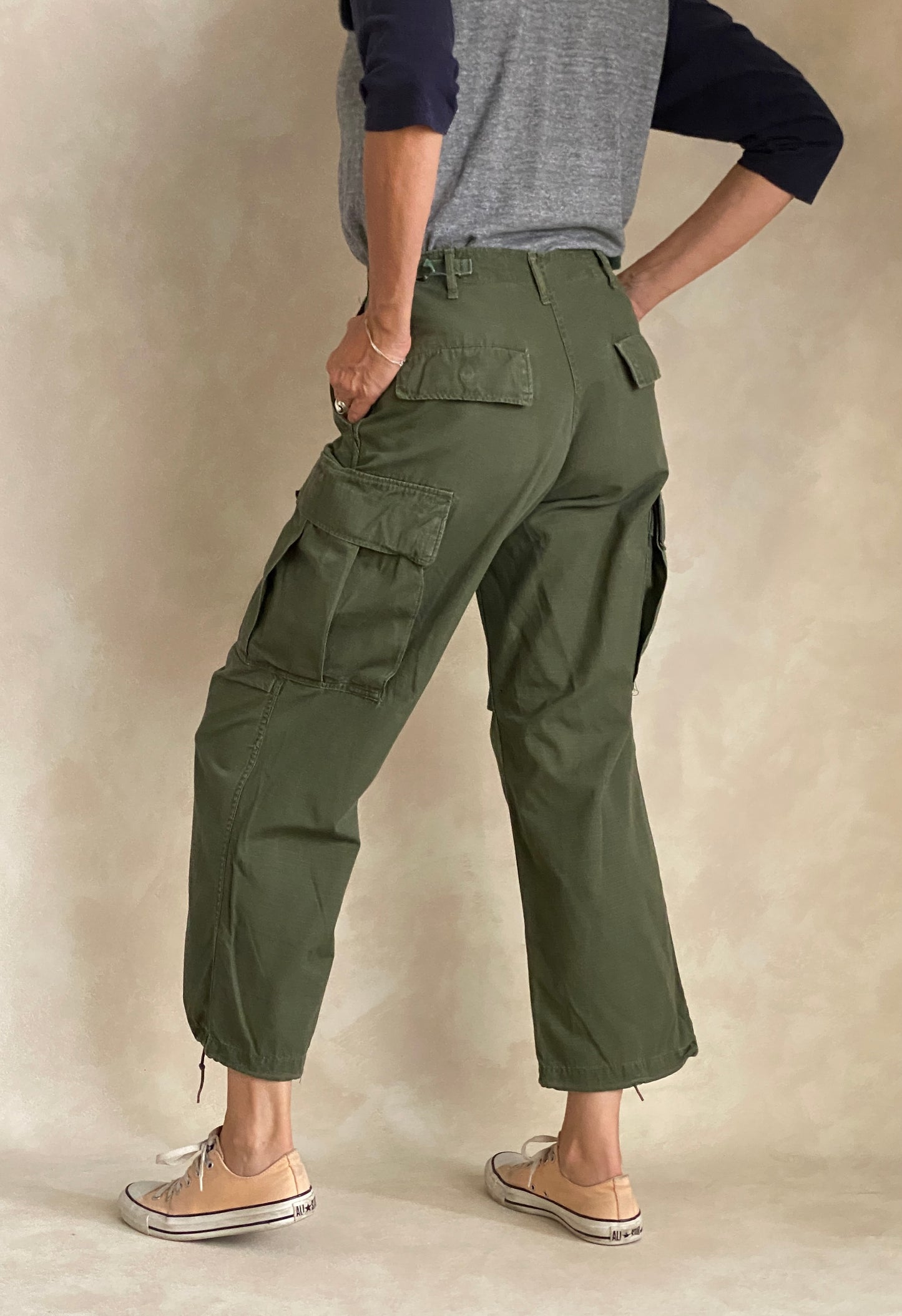 Small Short . 1969 Authentic US Army Vietnam war era OG-107 jungle pants. Fit 27 To 31 USA - USA Vintage Bcn