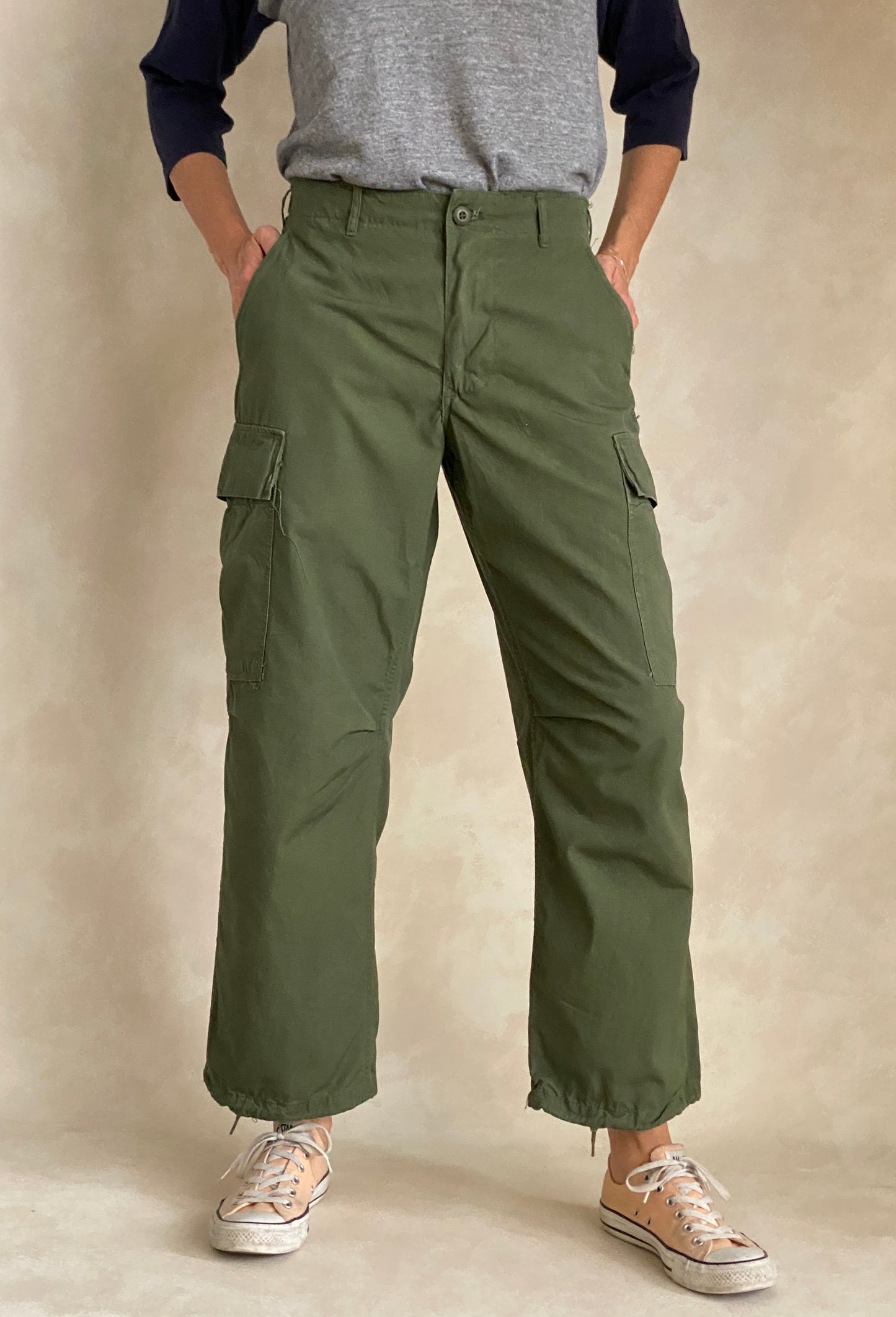 Small short. 1969 Authentic US Army Vietnam war era OG-107 jungle pants - USA Vintage Bcn