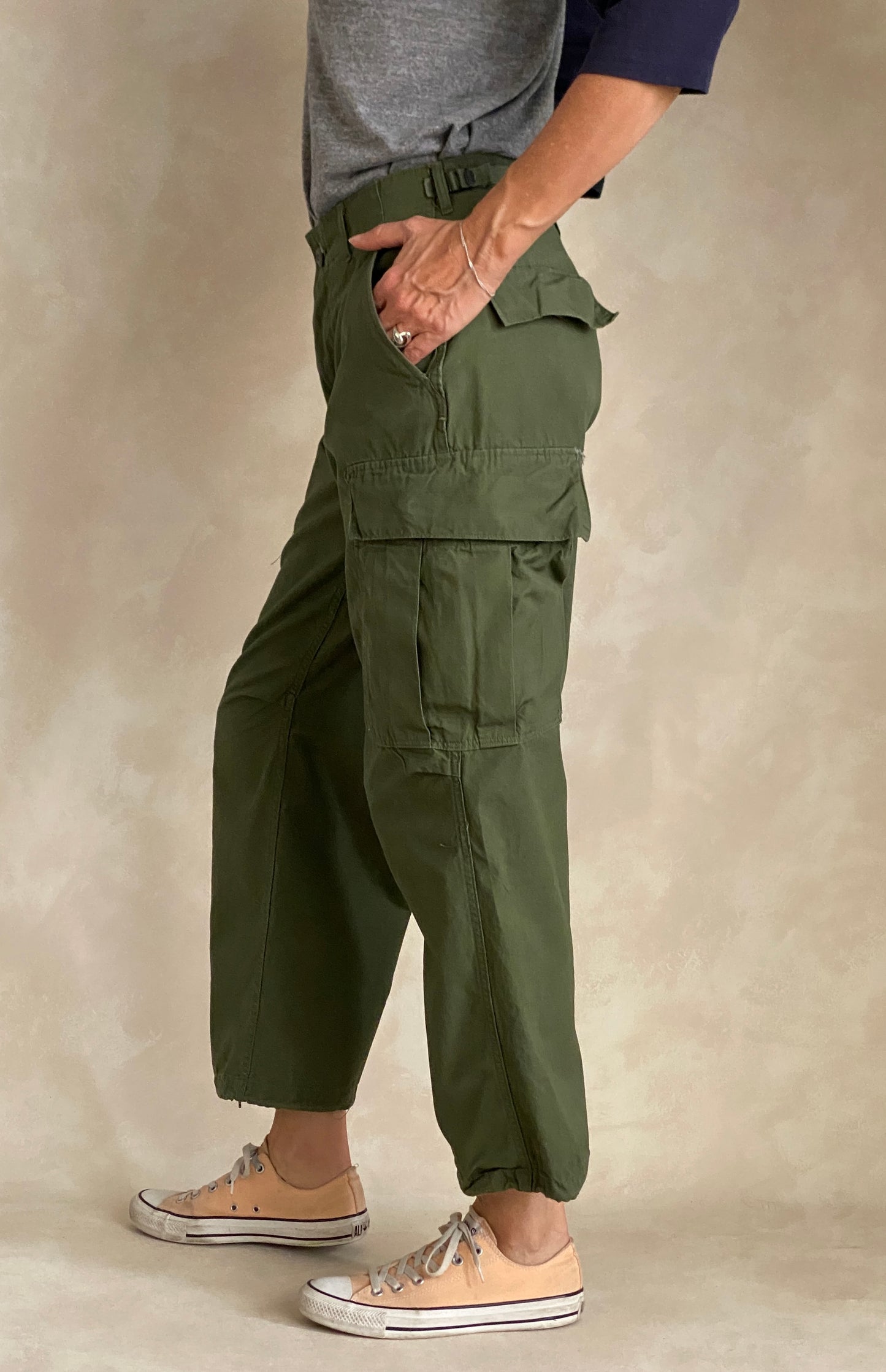 Small short. 1969 Authentic US Army Vietnam war era OG-107 jungle pants - USA Vintage Bcn