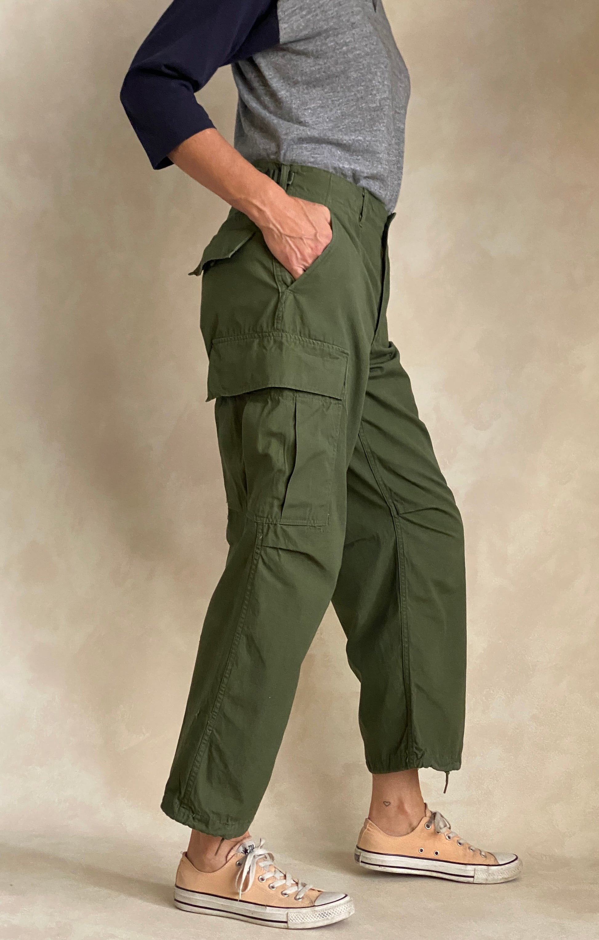 Small short. 1969 Authentic US Army Vietnam war era OG-107 jungle pants - USA Vintage Bcn