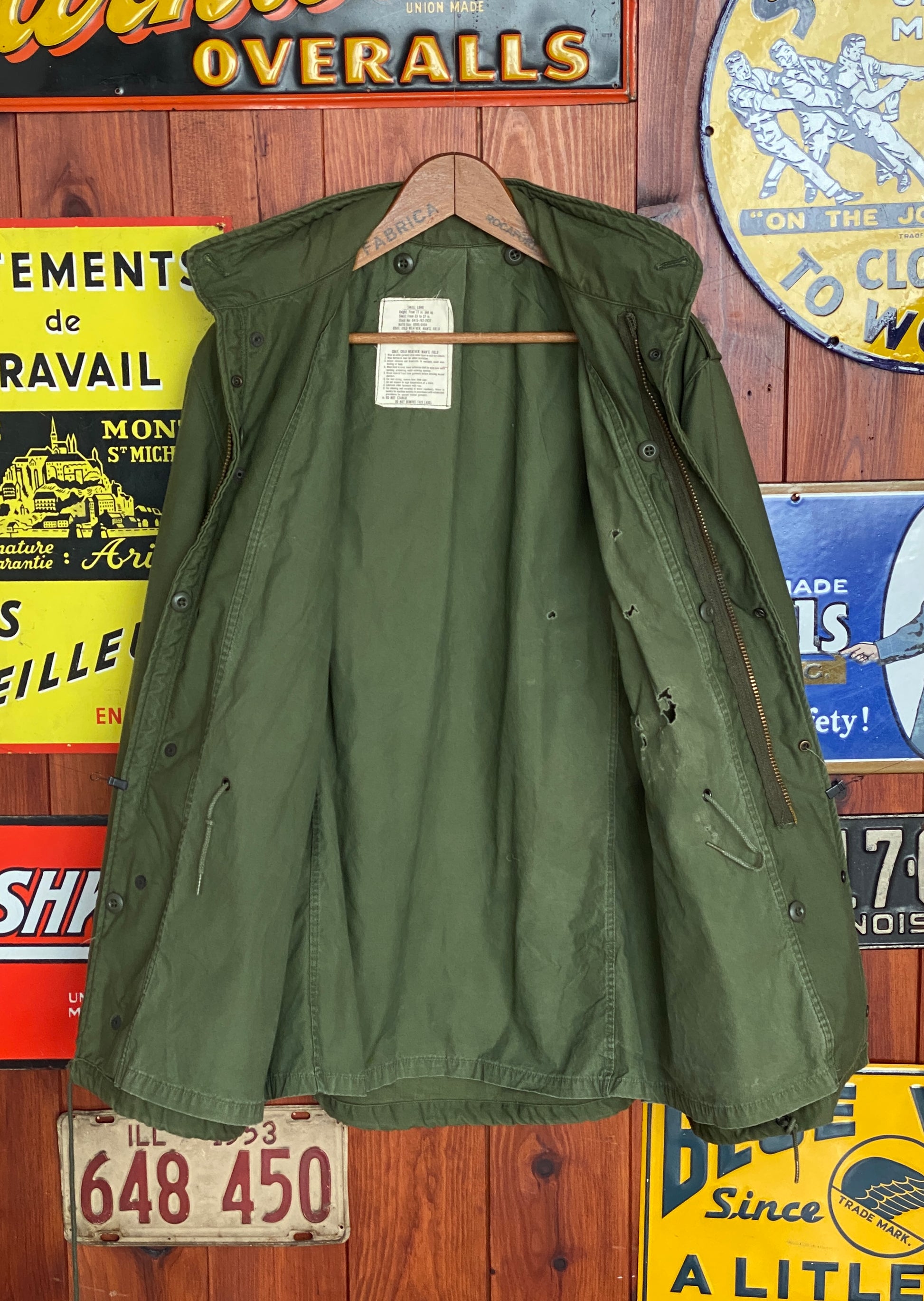 Vintage 1972 Vietnam War era US Army M-65 OG-107 field jacket, size Small.