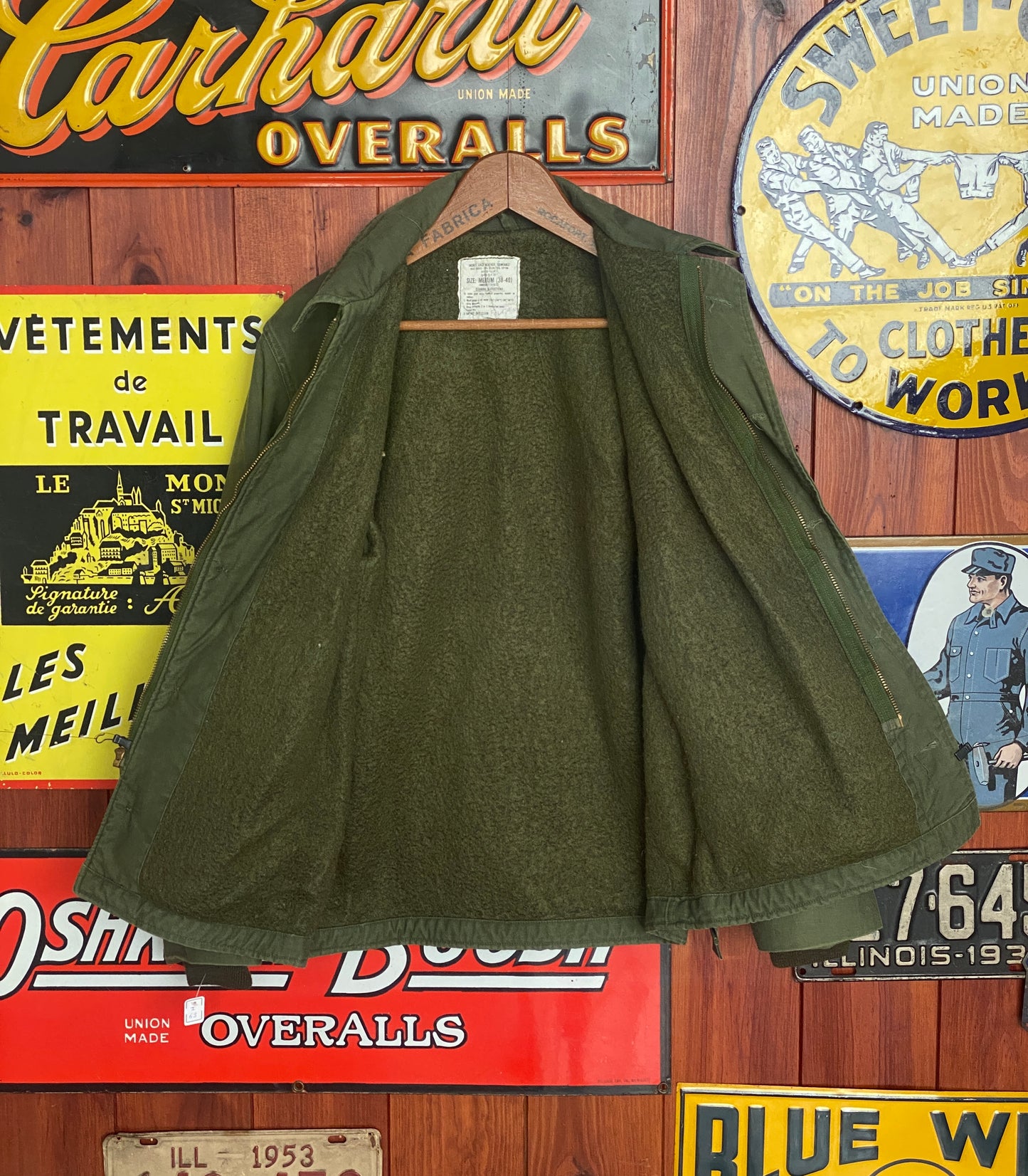 Vintage 1981 US Navy USN deck jacket with wool lining, size Medium.