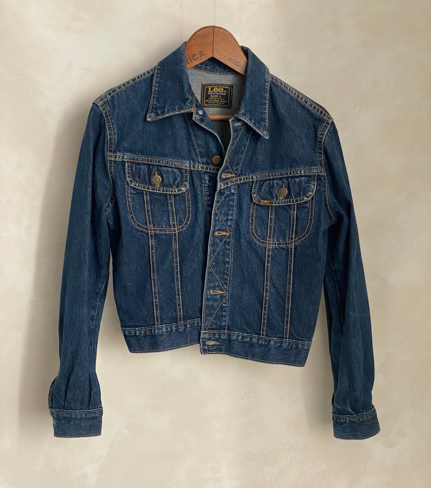 Women size Large. Lee 2 pockets jacket ( newer model ) - USA Vintage Bcn