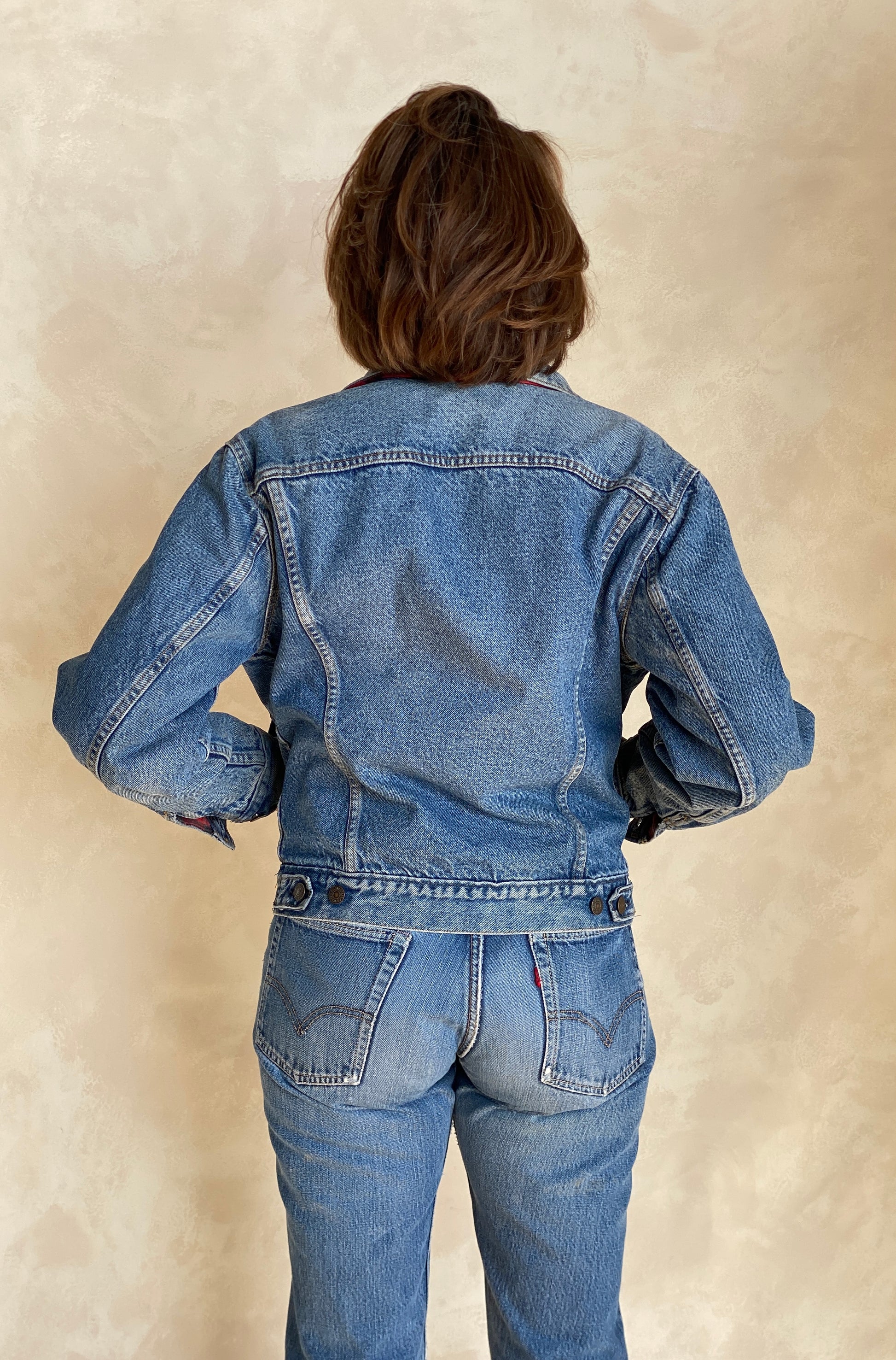 Size 38US / 48EU . 4 pockets Levis denim jacket / Buffalo plaid lining Made in USA - USA Vintage Bcn
