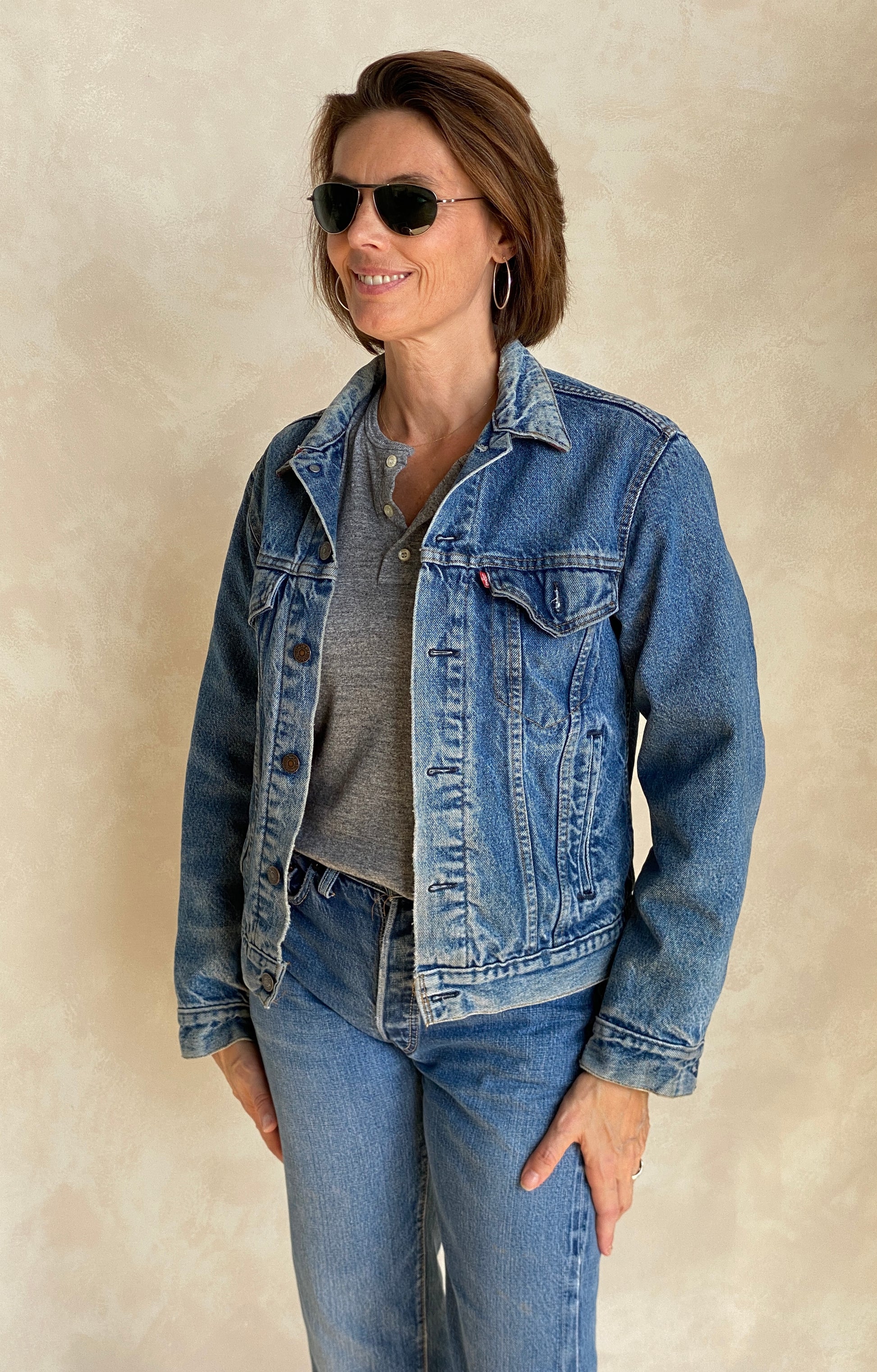 Size 38US / 48EU . 4 pockets Levis denim jacket / Buffalo plaid lining Made in USA - USA Vintage Bcn