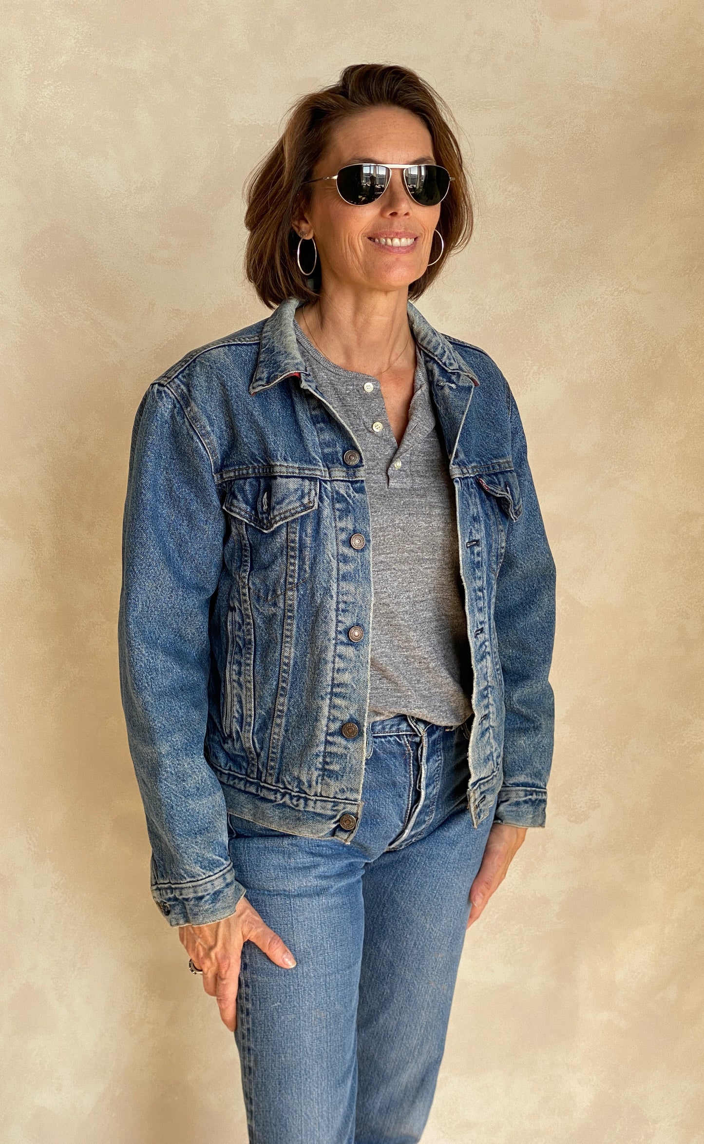 Size 38US / 48EU . 4 pockets Levis denim jacket / Buffalo plaid lining Made in USA - USA Vintage Bcn