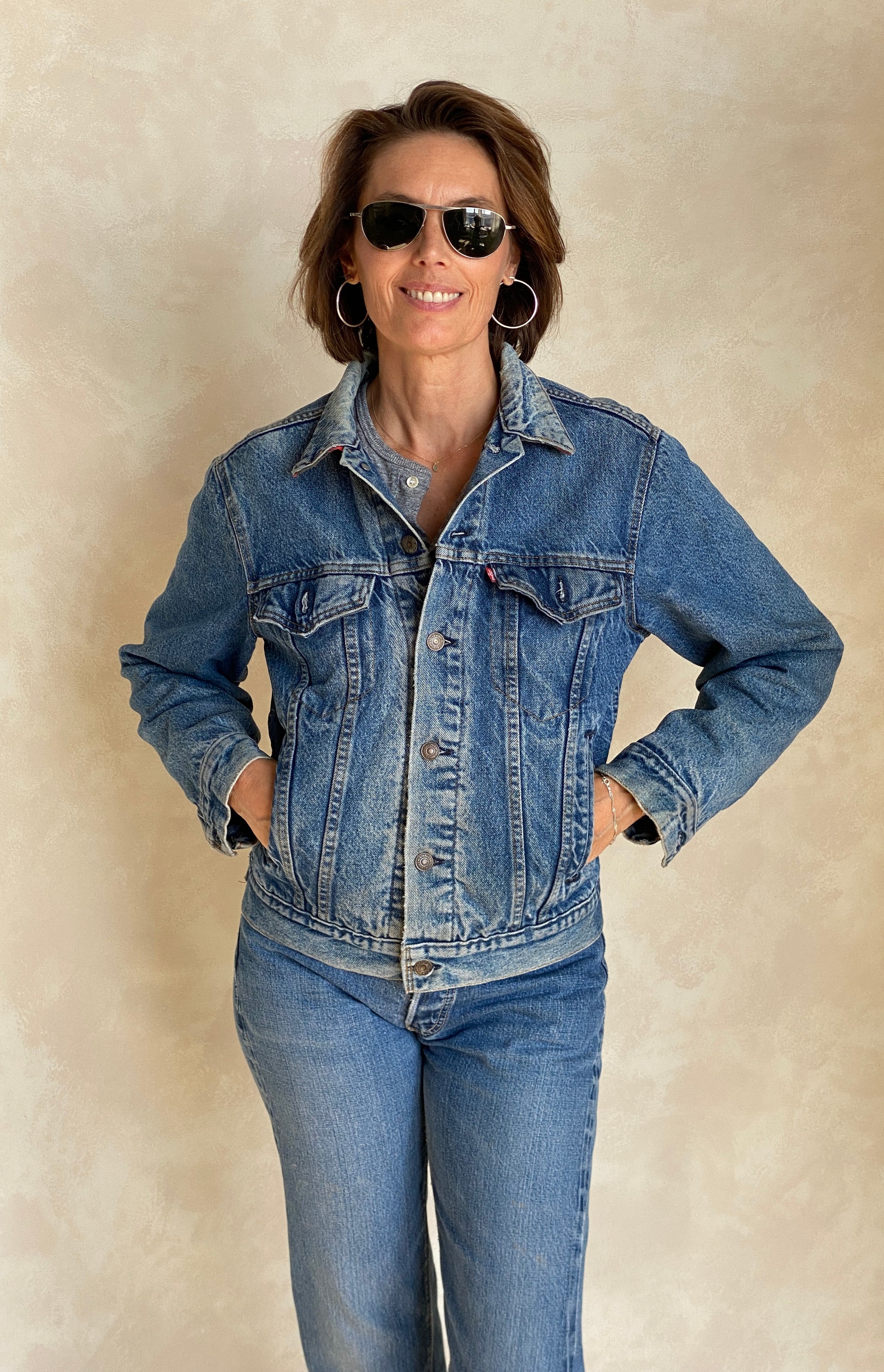 Size 38US / 48EU . 4 pockets Levis denim jacket / Buffalo plaid lining Made in USA - USA Vintage Bcn
