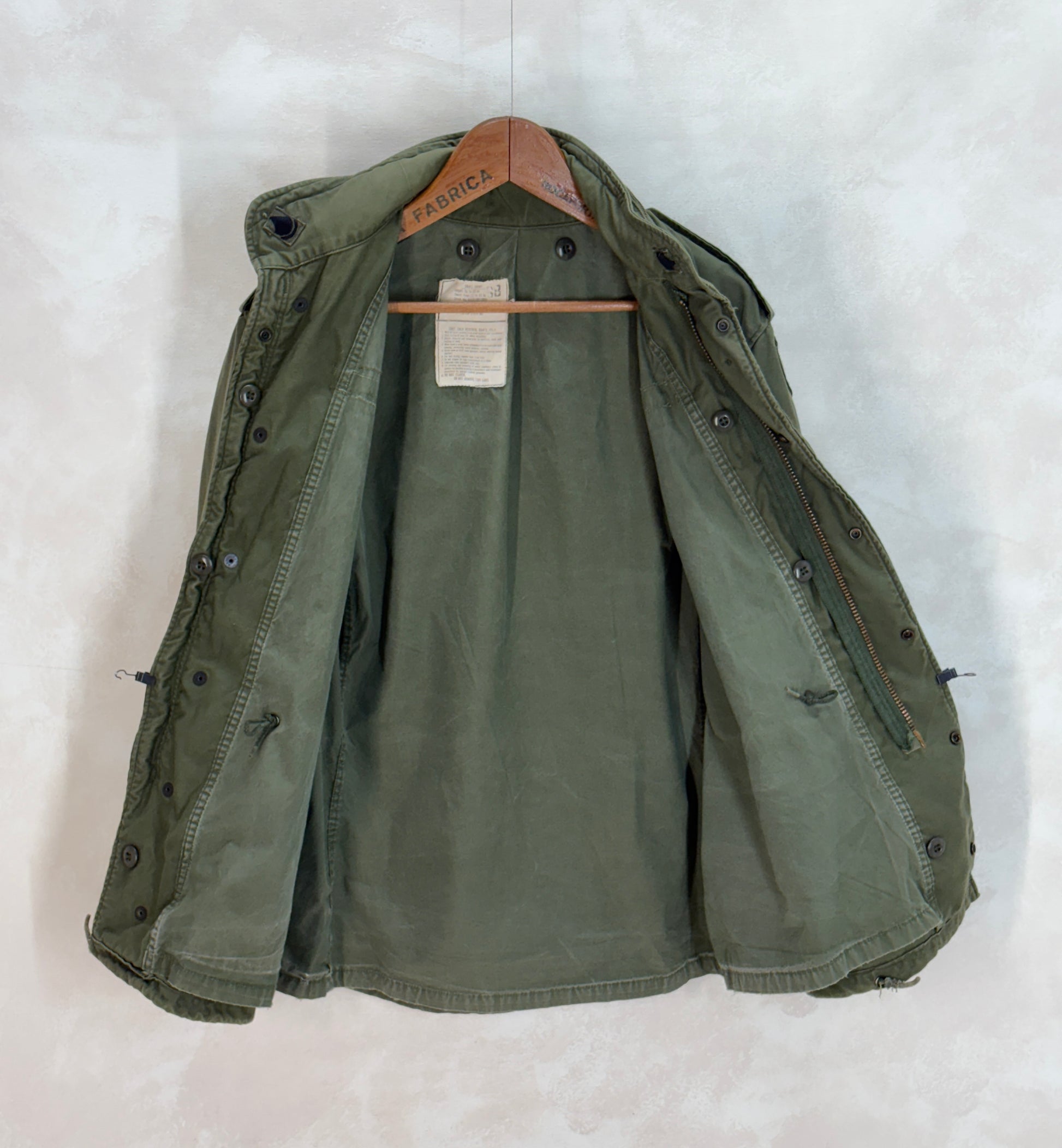 Small Short . Authentic 1974 US M-65 field jacket Military - USA Vintage Bcn