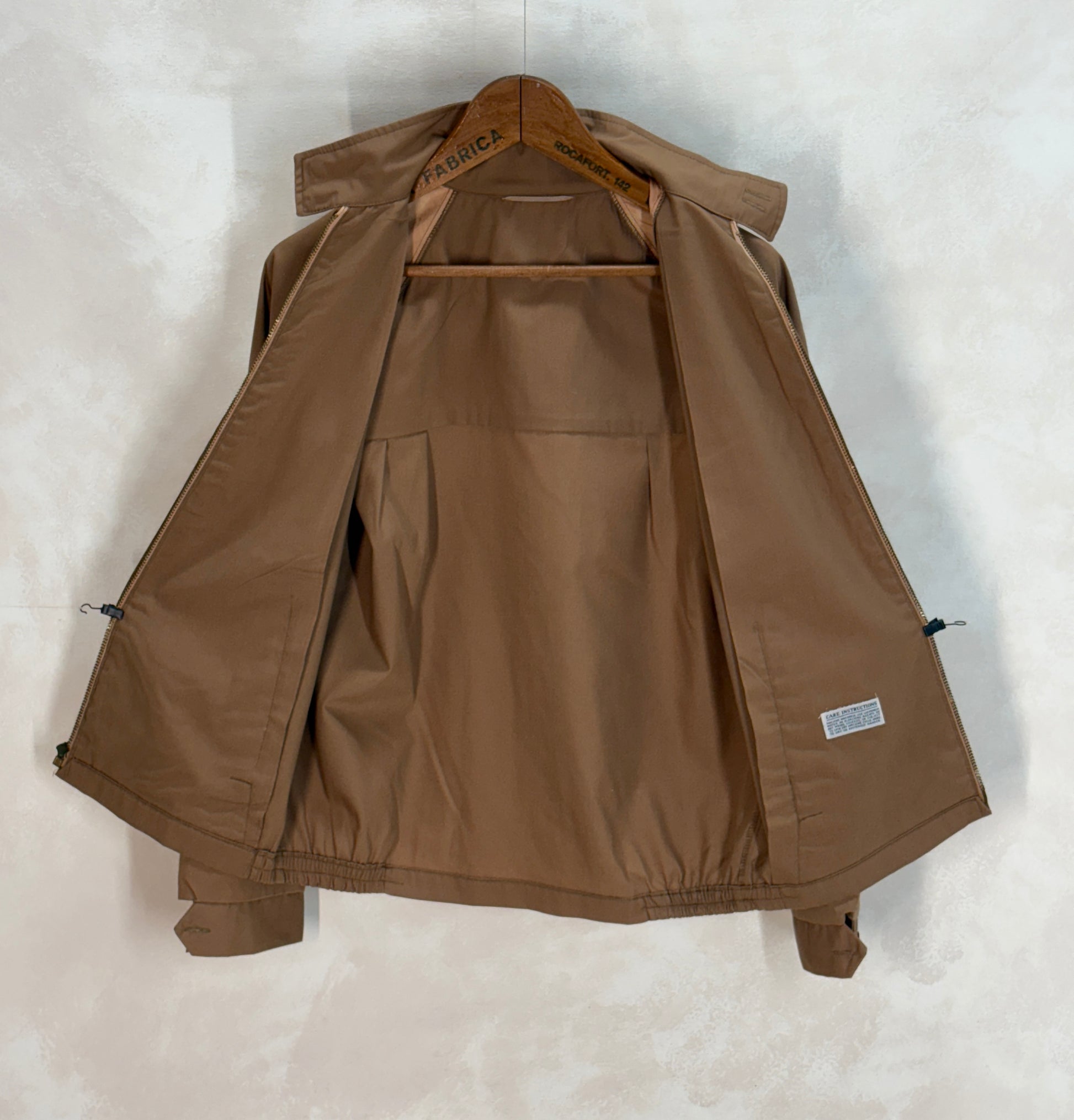 Size Med , 70s Light jacket . Talon zipper - USA Vintage Bcn