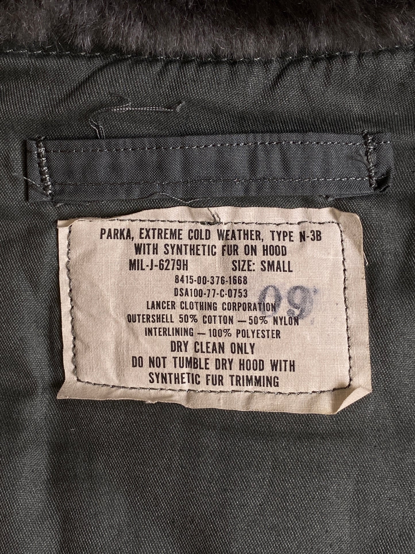 Small. Authentic 1977 US Air Force vintage N-3B extreme cold weather Flyer coat - USA Vintage Bcn