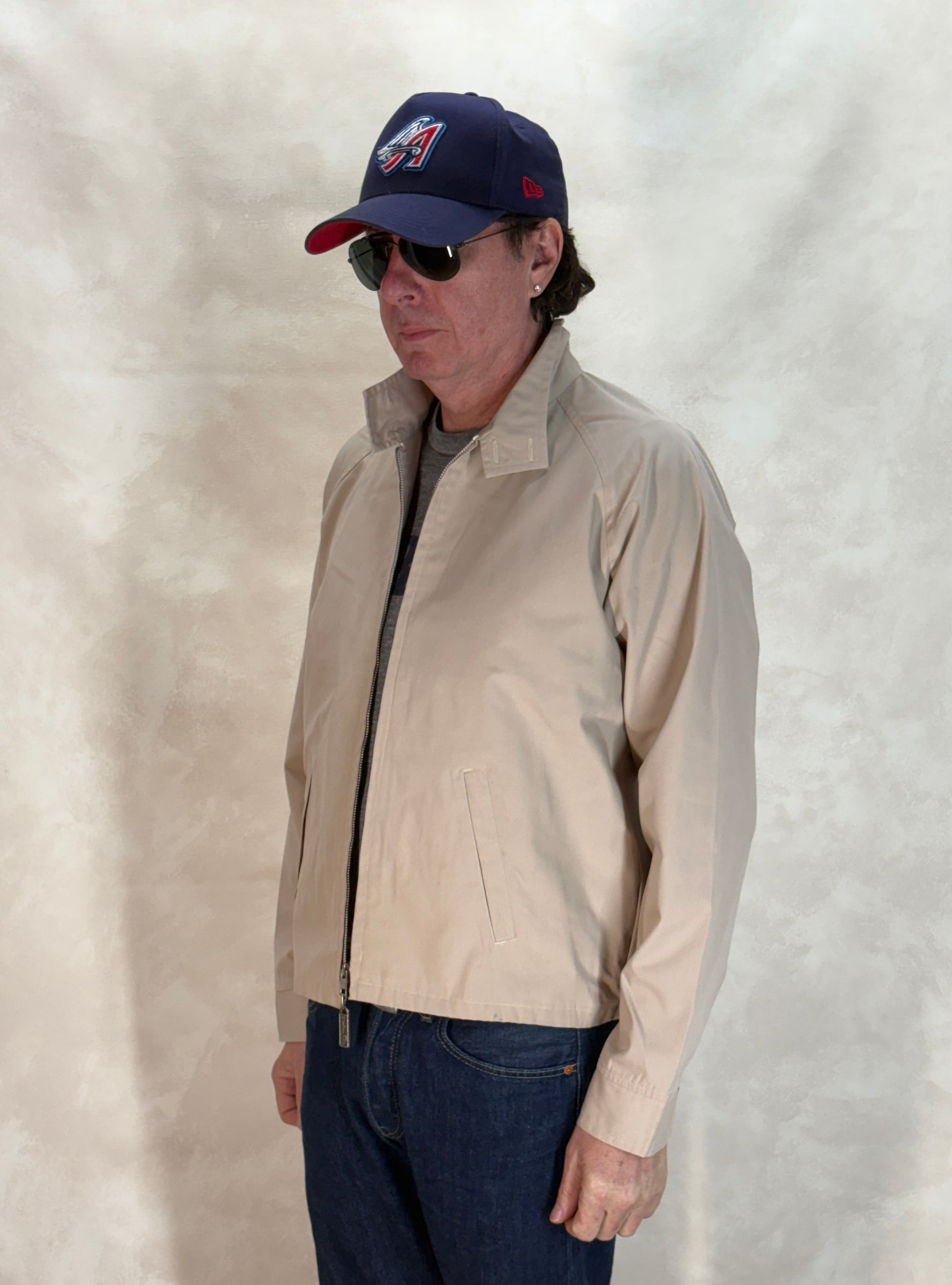 Size Large , 90s Light jacket made by Windbreaker - USA Vintage Bcn