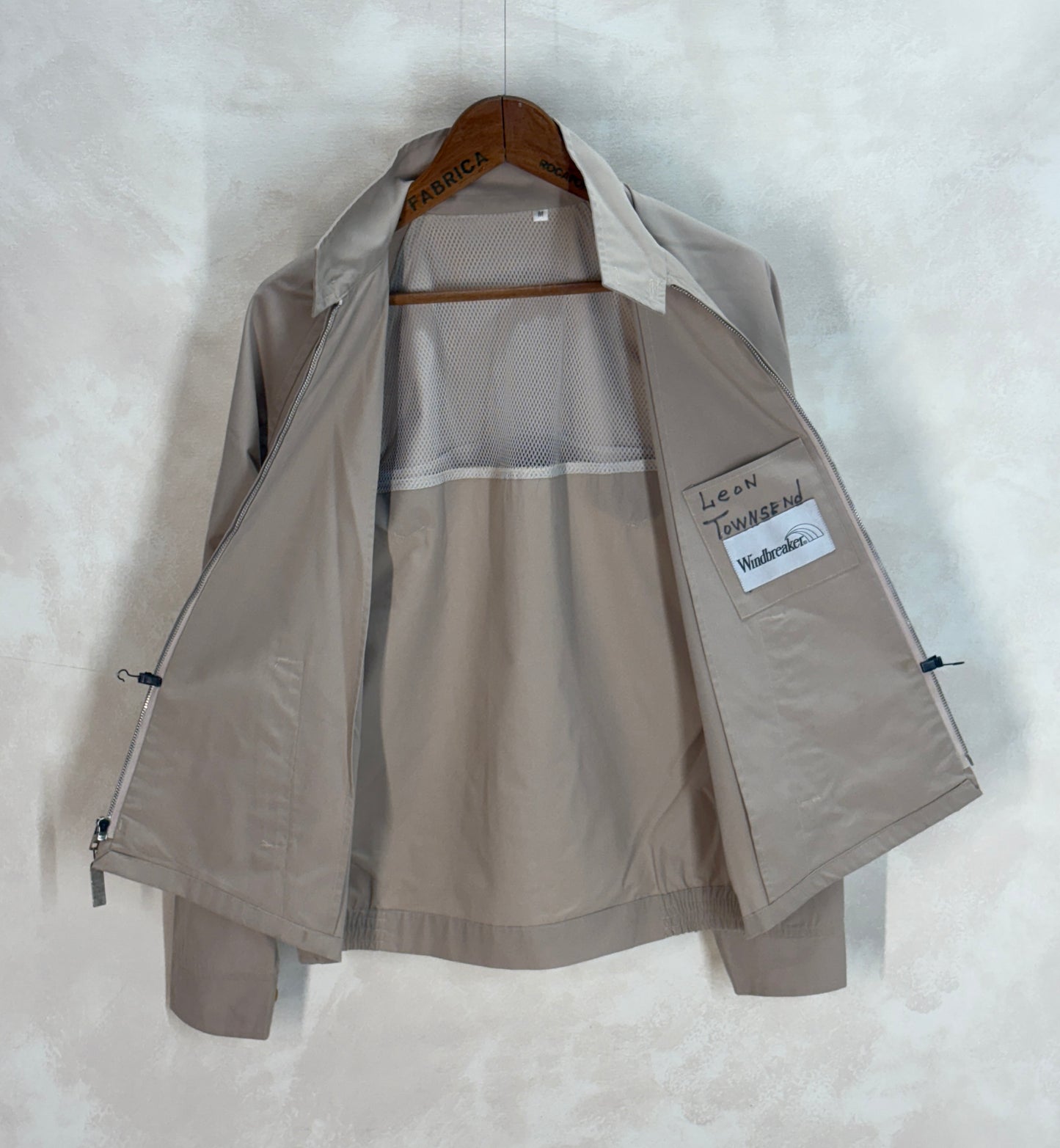Size Large , 90s Light jacket made by Windbreaker - USA Vintage Bcn