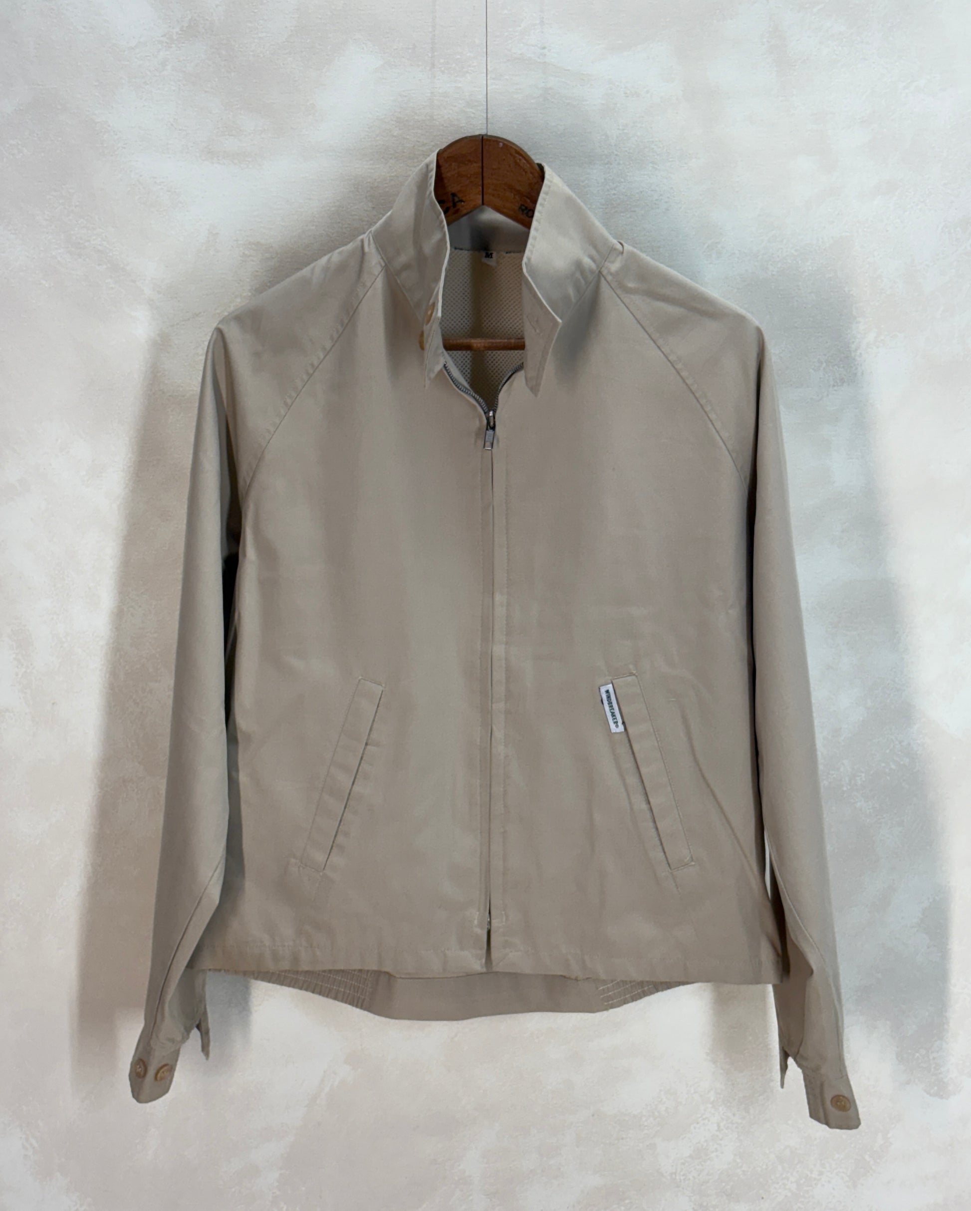 Size Med , 90s light jacket made by Windbreaker - USA Vintage Bcn