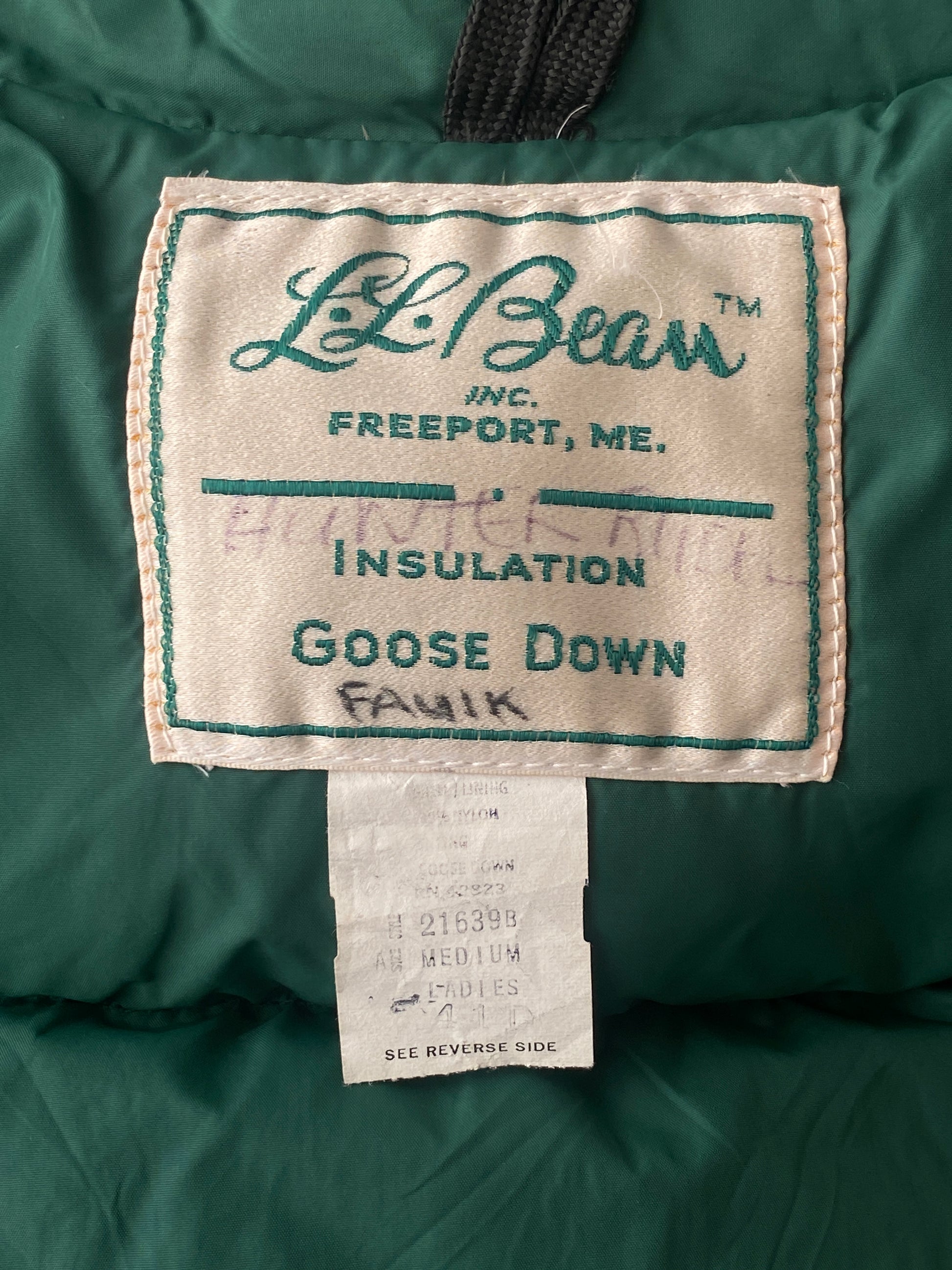 Size Med Ladies. Vintage L.Lbean down vest - USA Vintage Bcn vintage llbean down vest ladies medium puffer