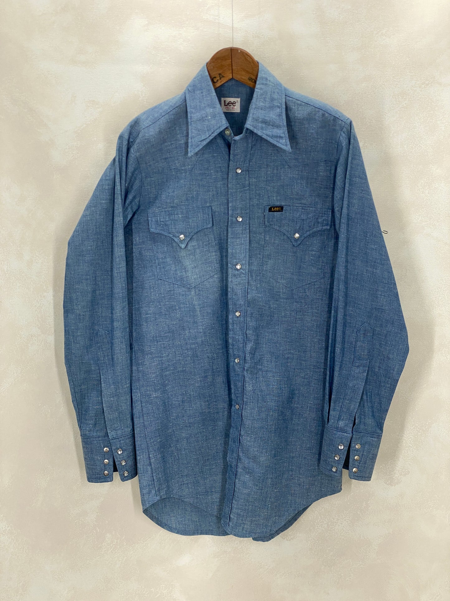 Size Small. NOS Vintage Lee chambray shirt Made in USA - USA Vintage Bcn