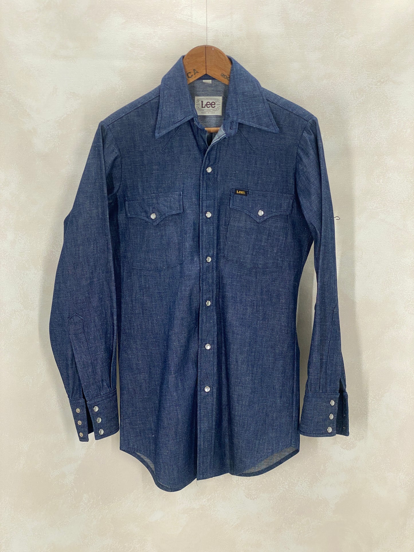 Size Small . NOS Vintage Lee denim shirt Made in USA - USA Vintage Bcn