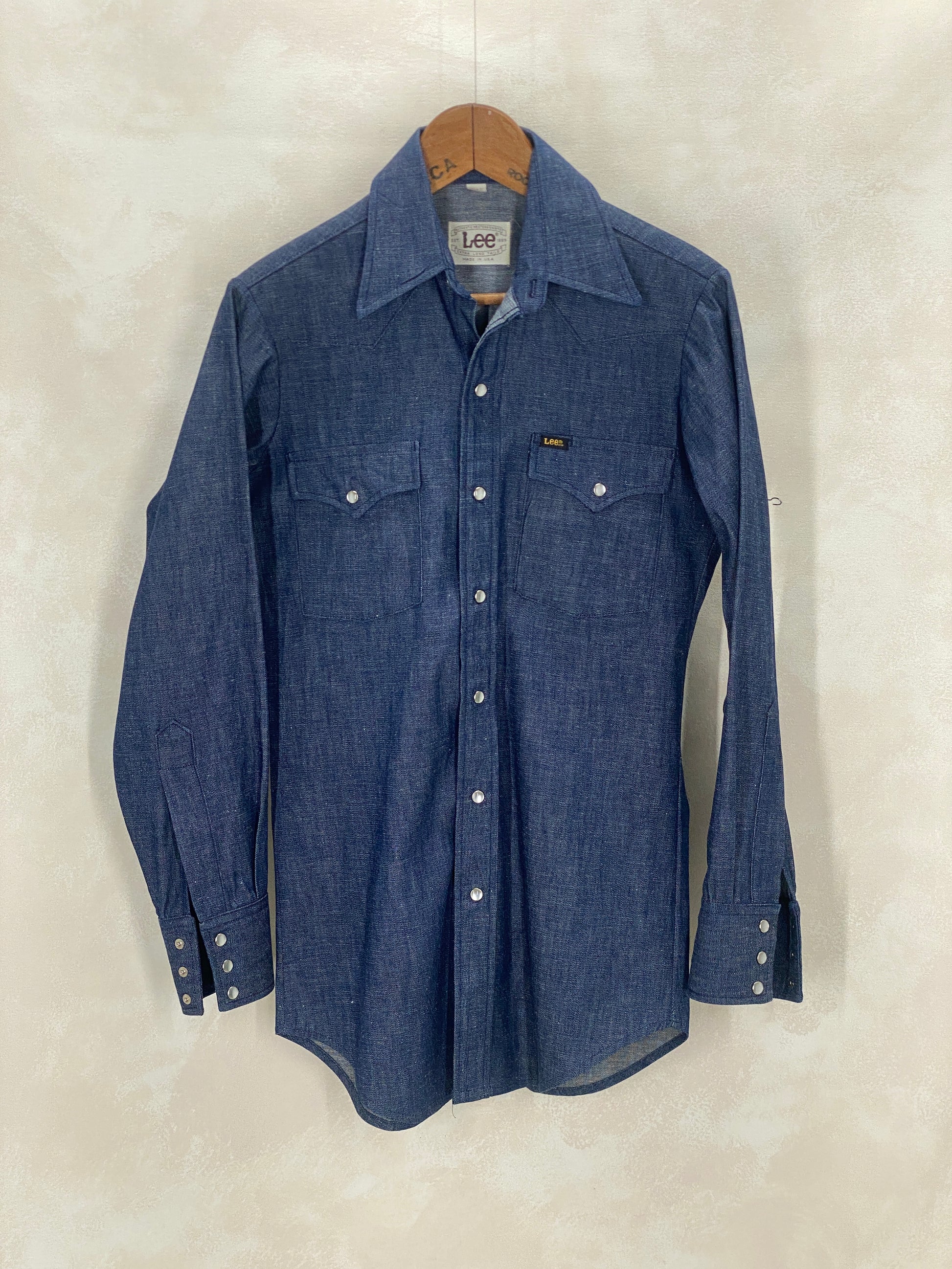 Size Small . NOS Vintage Lee denim shirt Made in USA - USA Vintage Bcn