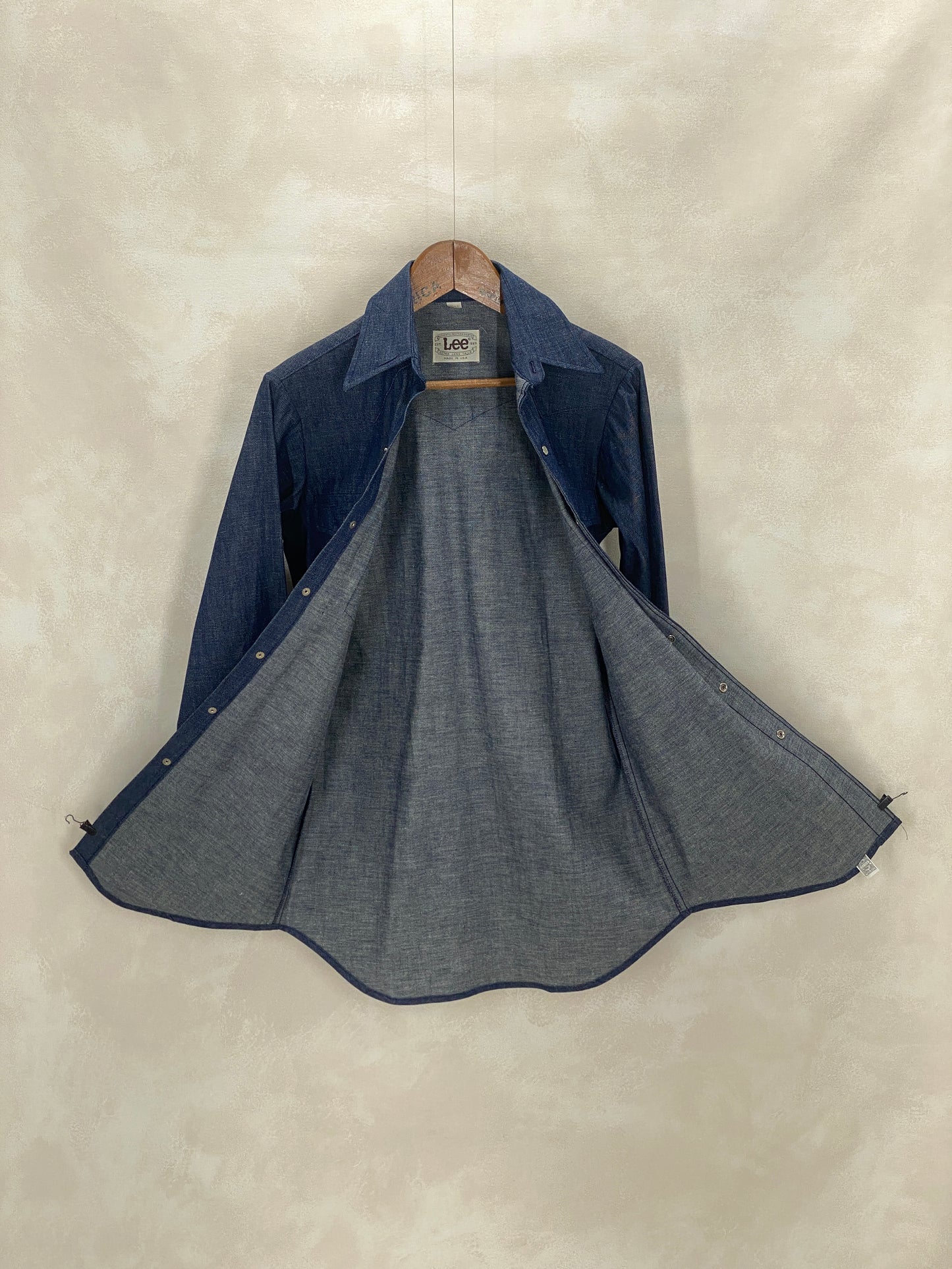 Size Small . NOS Vintage Lee denim shirt Made in USA - USA Vintage Bcn